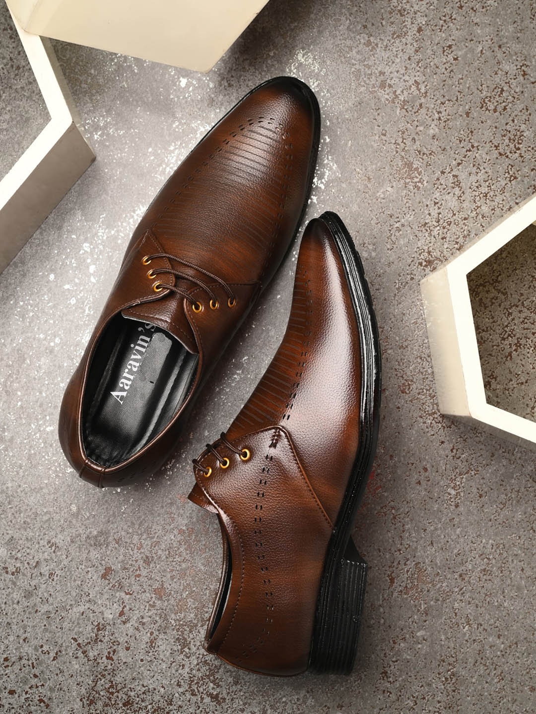 

AARAVIN'S Men Textured Formal Derbys, Brown