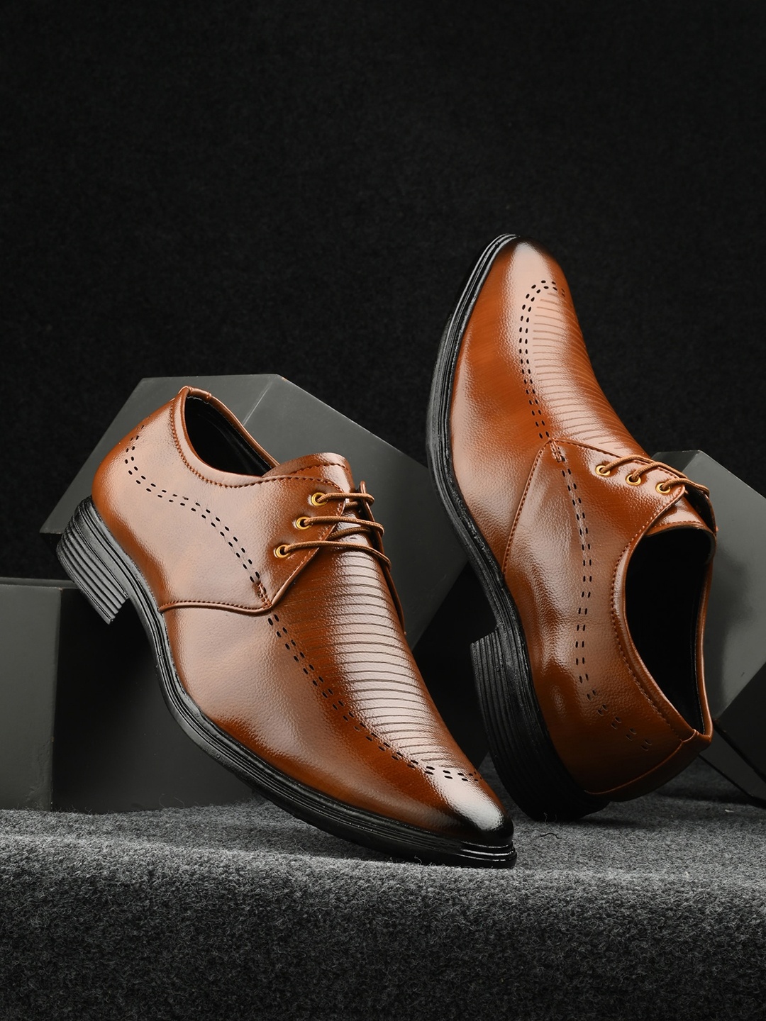 

AARAVIN'S Men Textured Formal Derbys, Tan