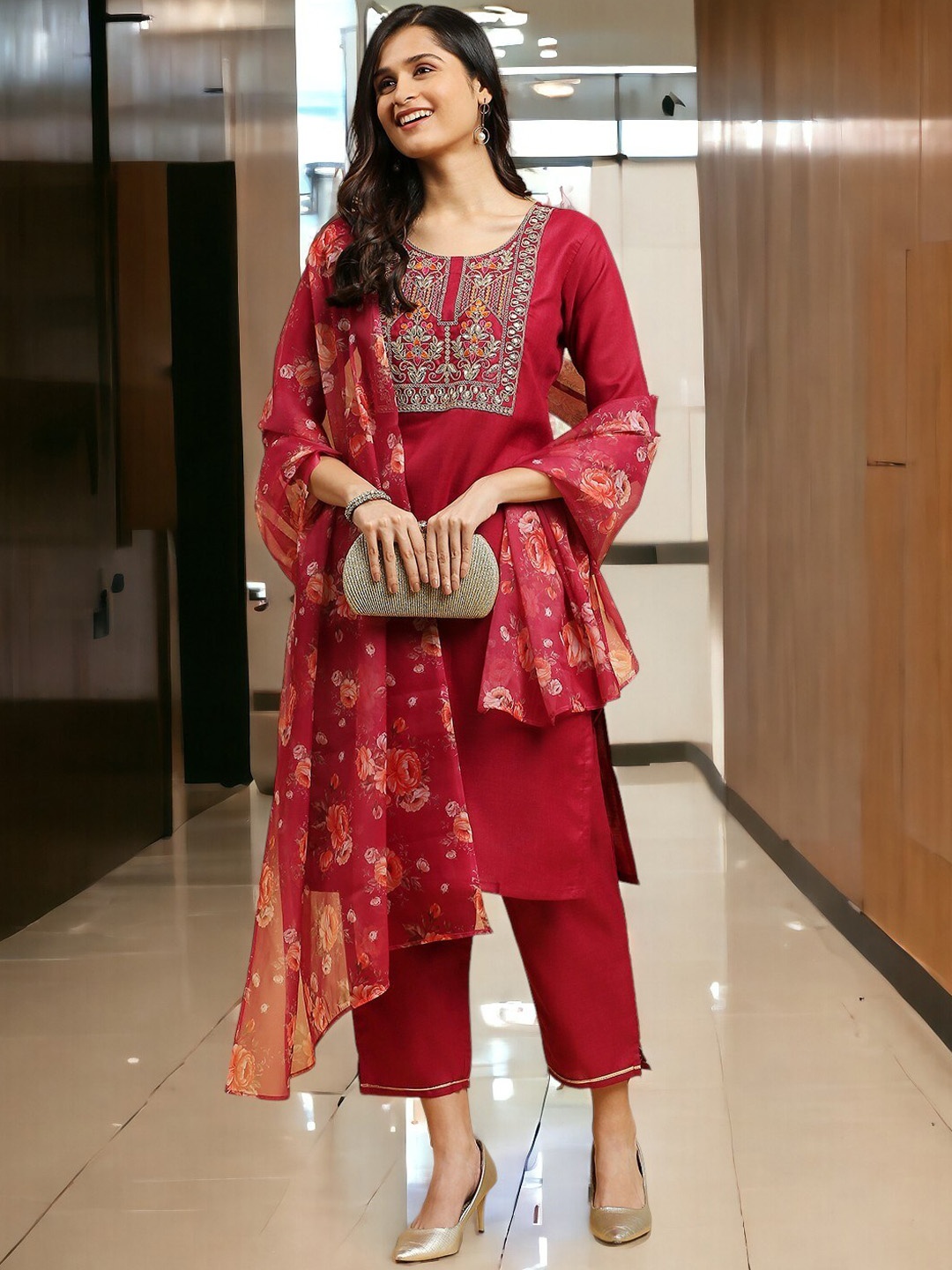 

MORLY Ethnic Motifs Embroidered Regular Thread Work Kurta with Trousers & Dupatta, Red