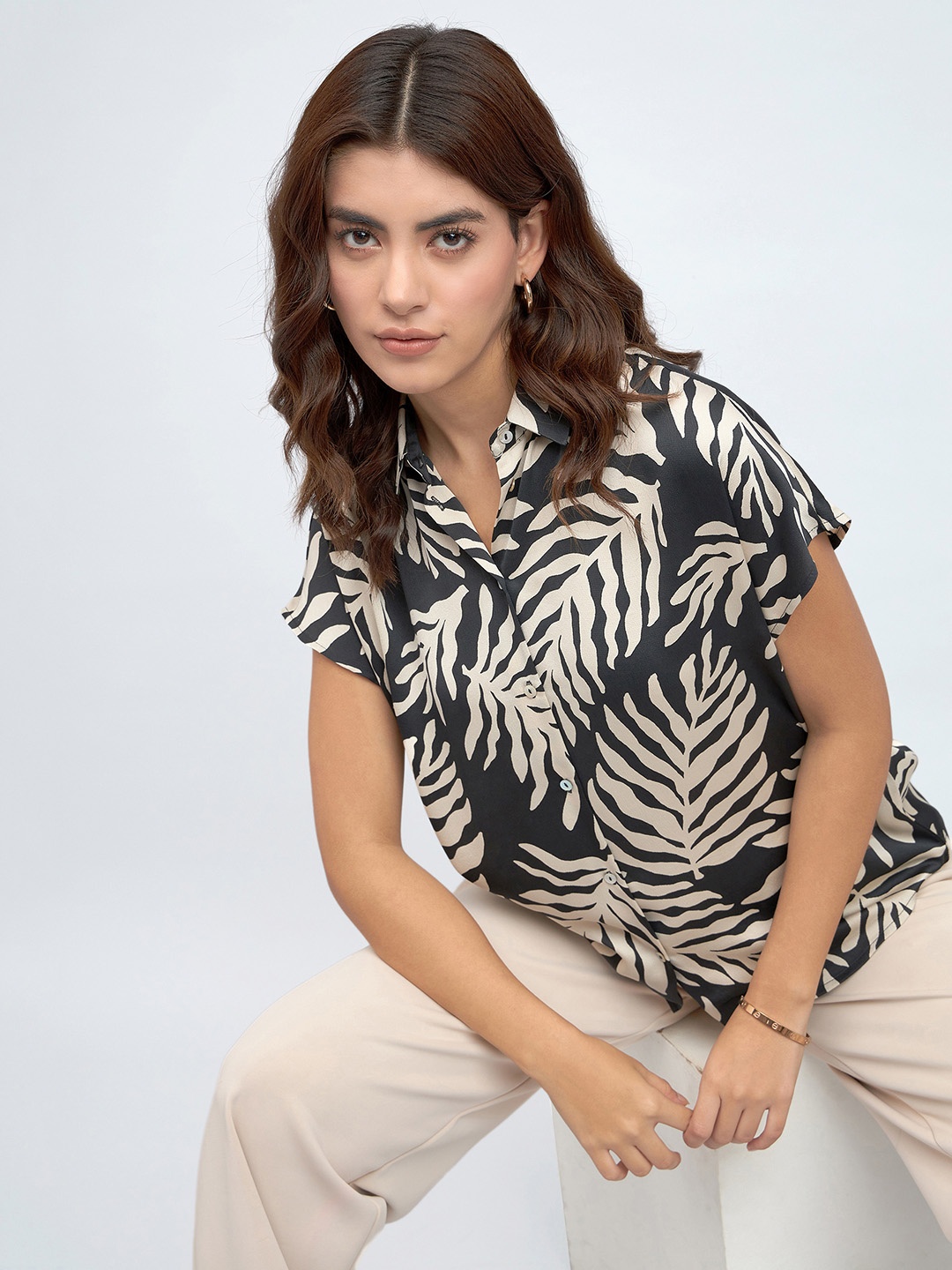 

DL Woman Shirt Collar Drop-Shoulder Sleeves Oversized Shirt Style Top, Brown
