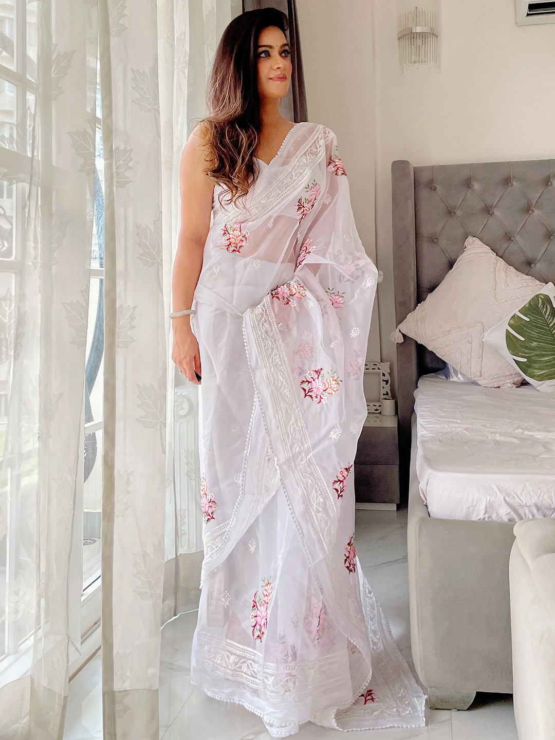 

Munir Floral Embroidered Organza Saree, White