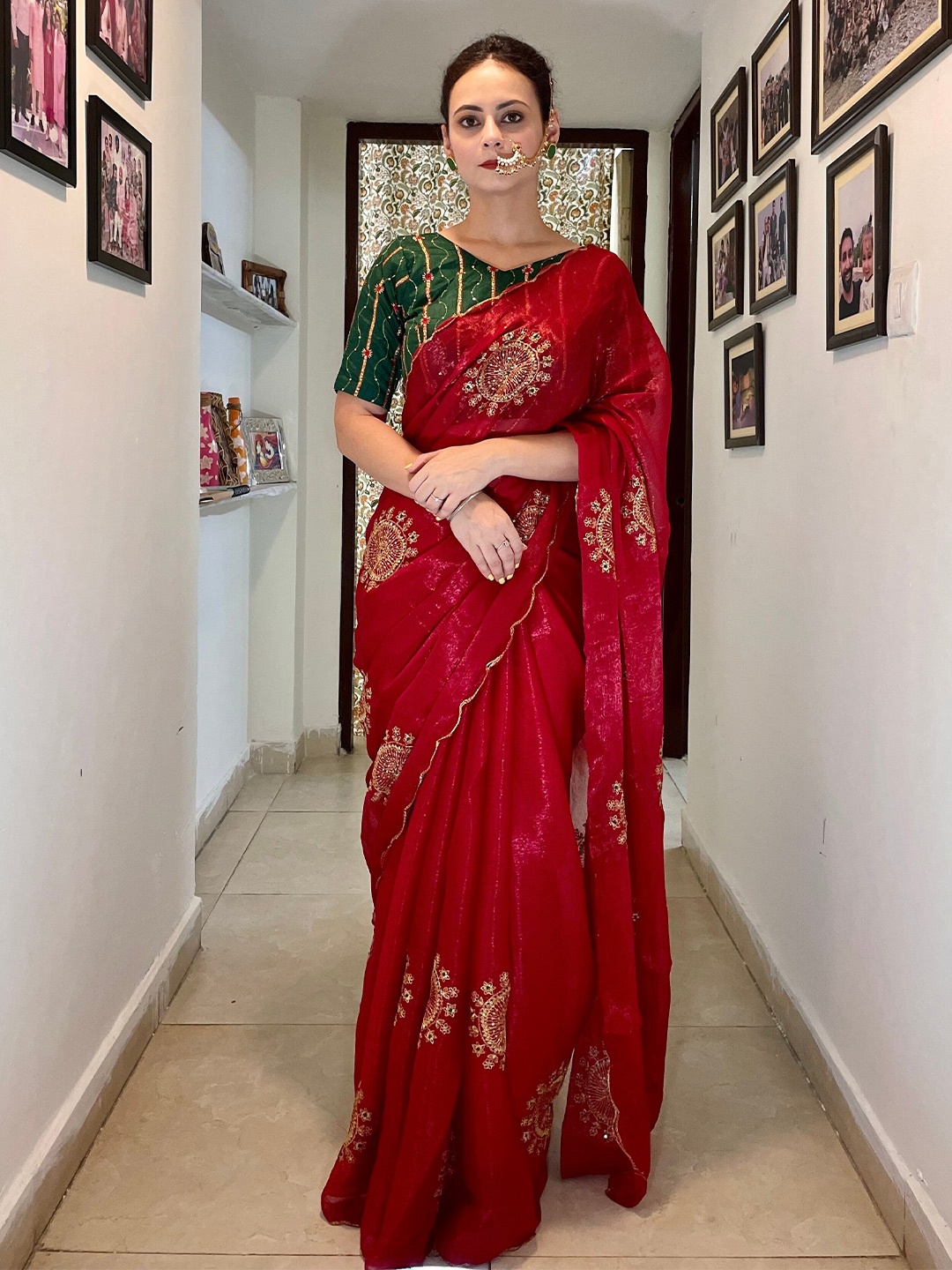 

Munir Ethnic Motifs Sequinned Zari Pure Chiffon Saree, Red