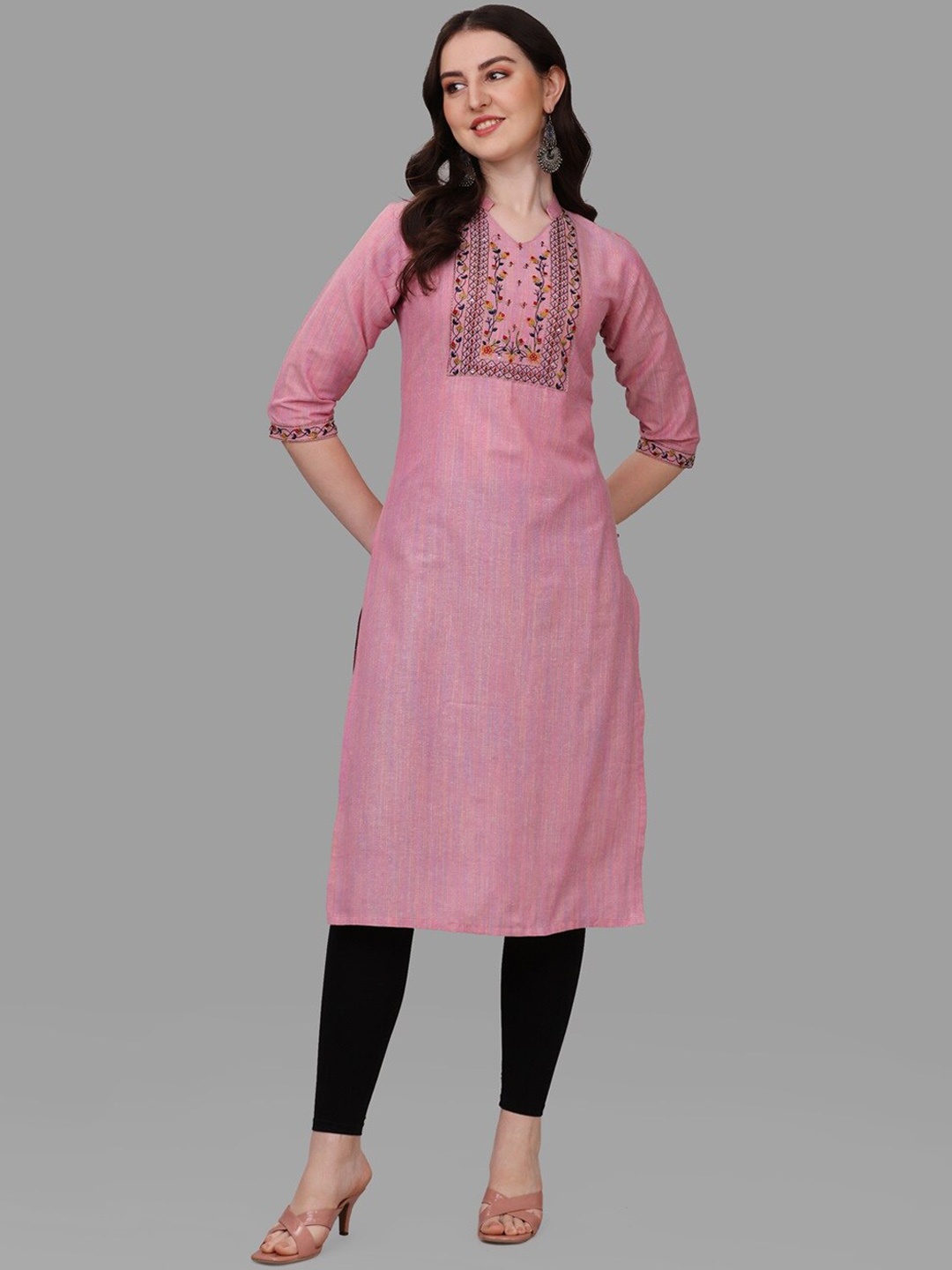 

CaniBani Floral Yoke Design Thread Work Sequined Straight Kurta, Pink