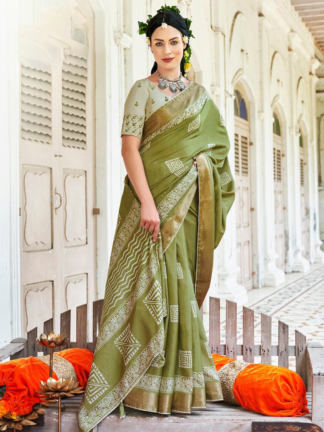 

Saree mall Olive Geometric Printed Zari Sungudi Saree