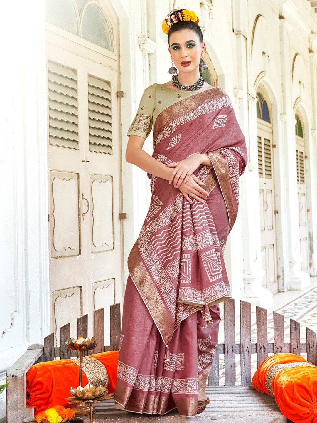 

Saree mall Pink Geometric Printed Zari Sungudi Saree