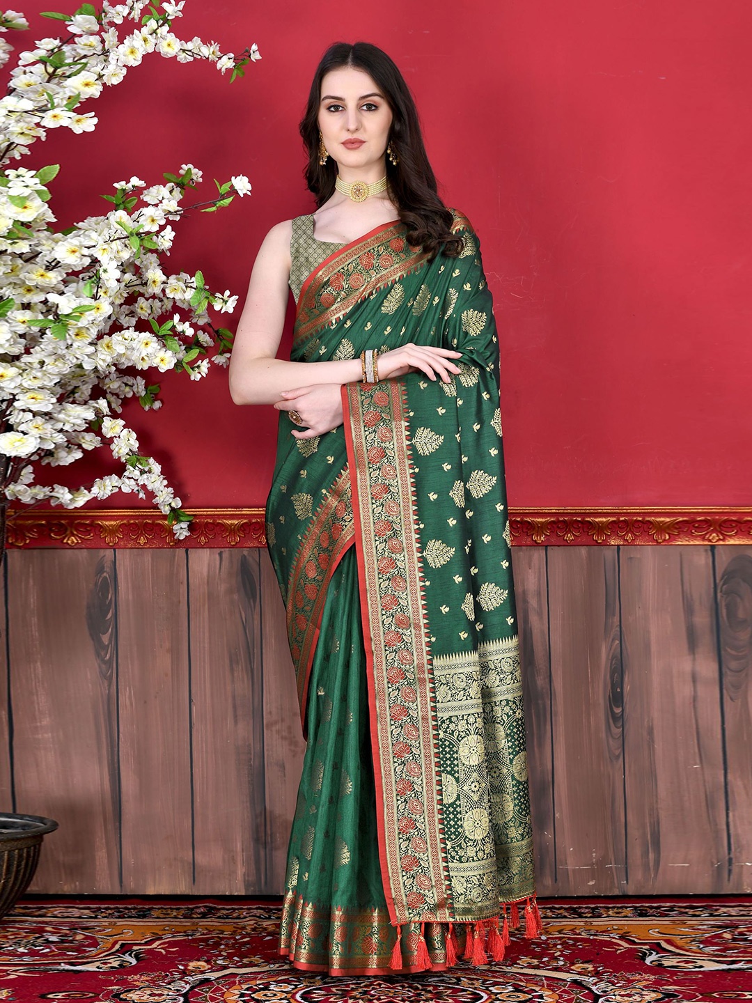 

DIVASTRI Ethnic Woven Design Zari Pure Silk Banarasi Saree, Green