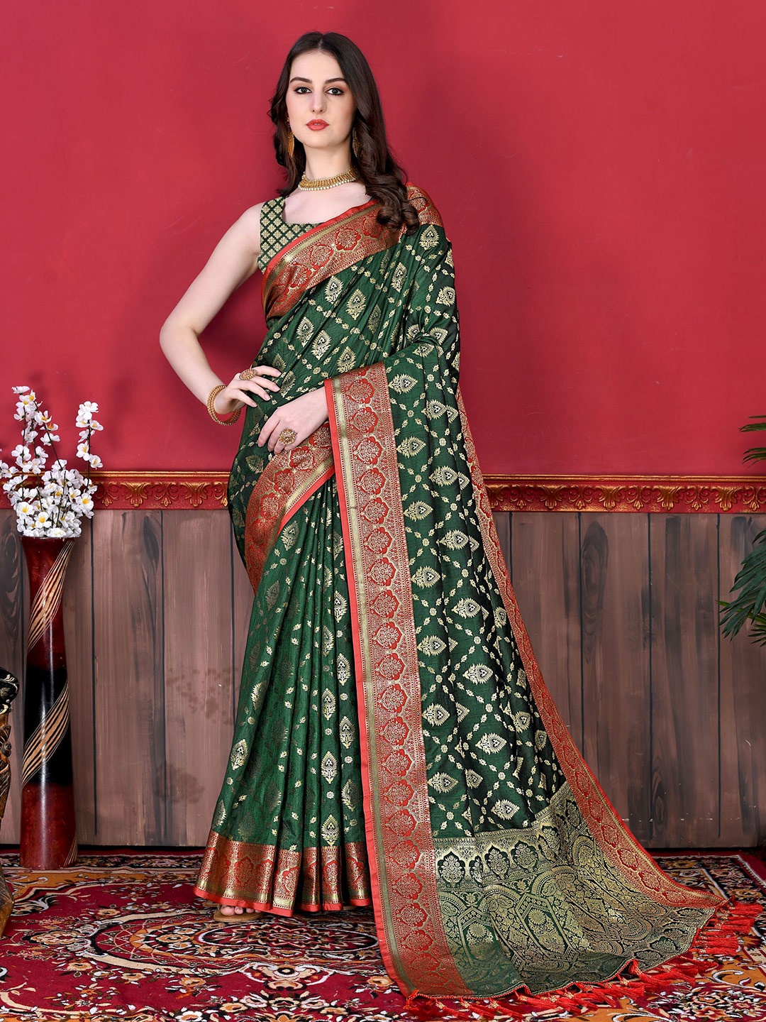 

DIVASTRI Ethnic Motifs Woven Design Zari Pure Silk Patola Saree, Green