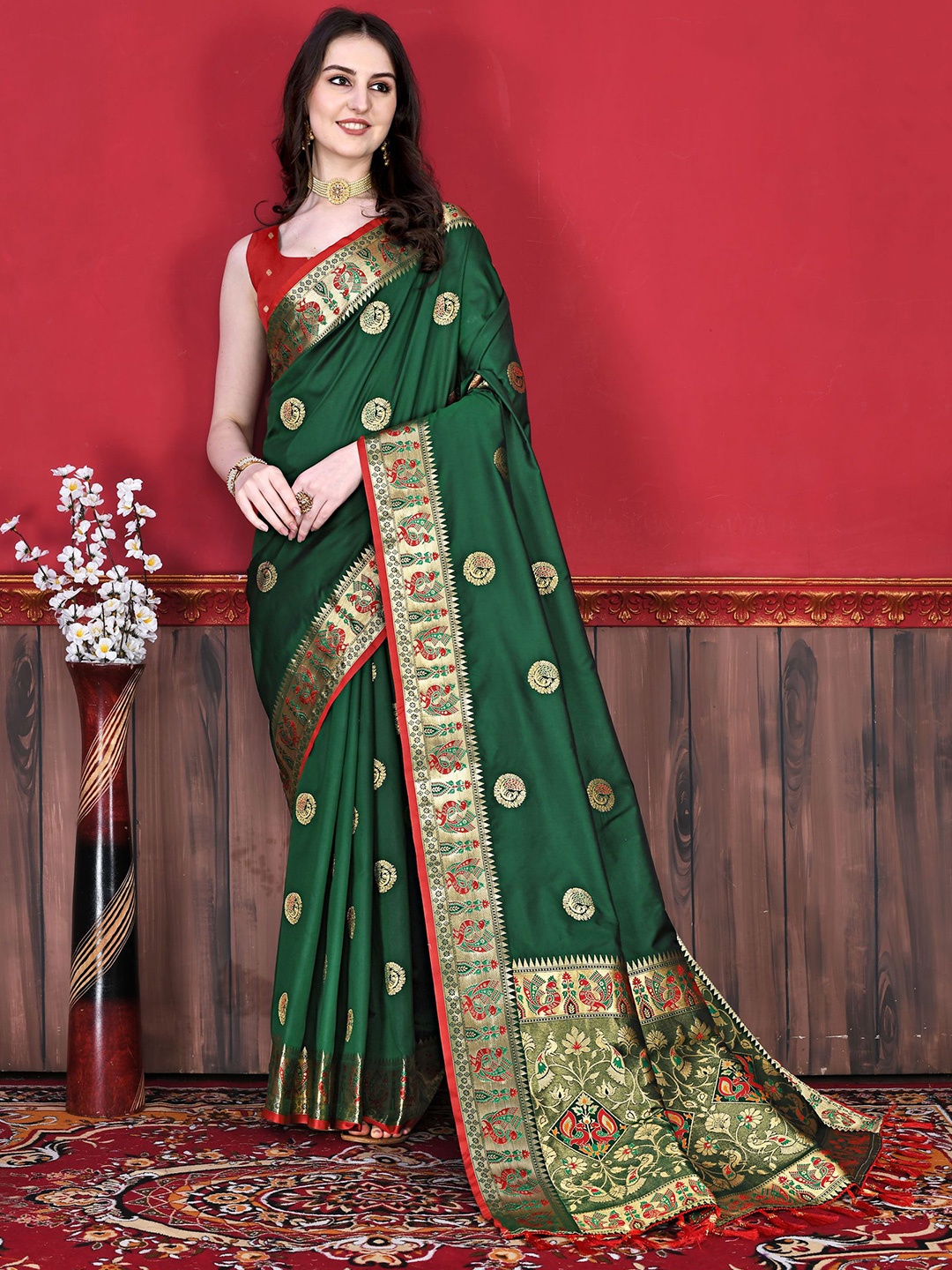 

DIVASTRI Ethnic Motifs Woven Design Zari Pure Silk Paithani Saree, Green