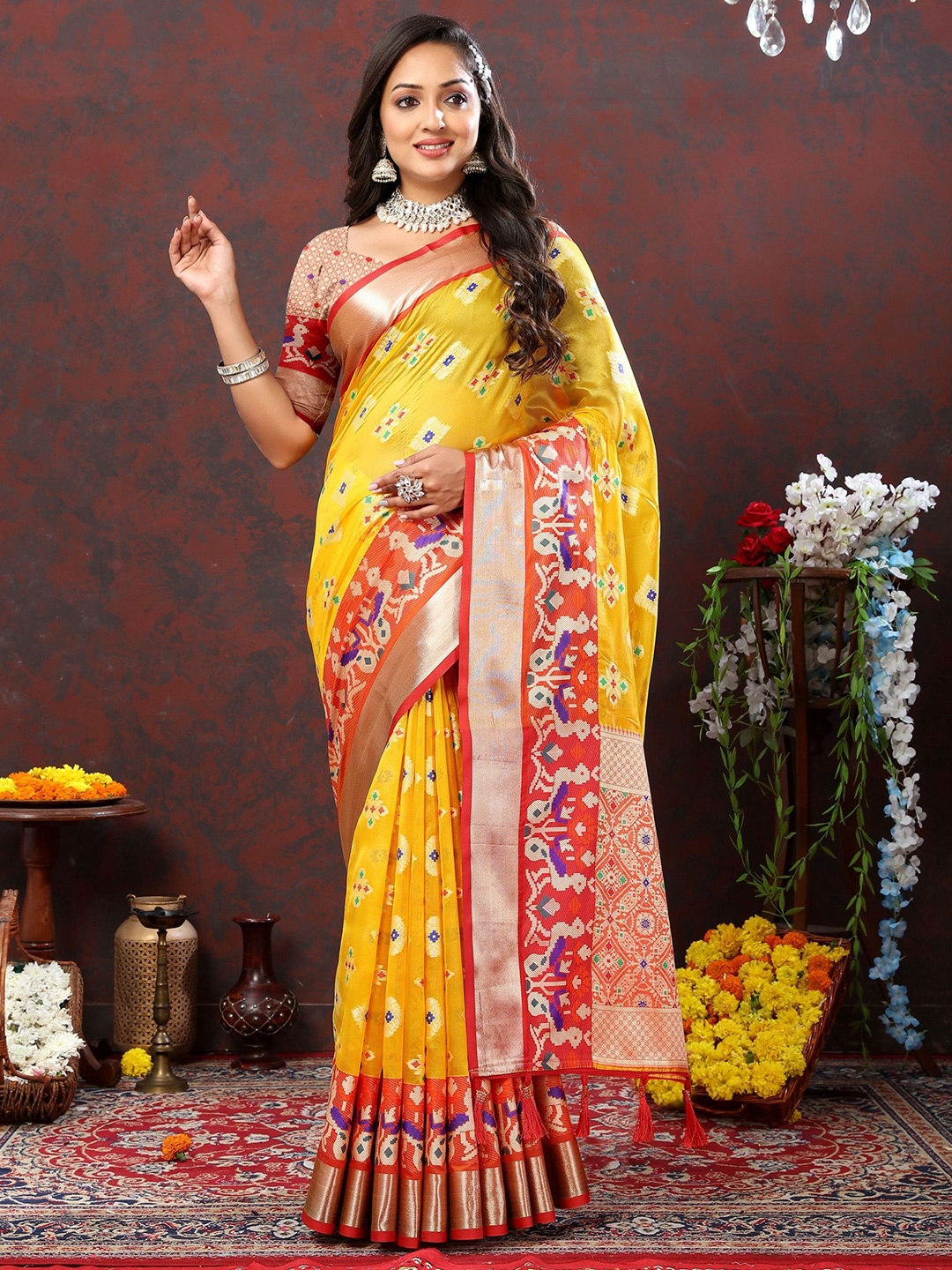 

DIVASTRI Ethnic Motifs Woven Design Zari Organza Patola Saree, Yellow