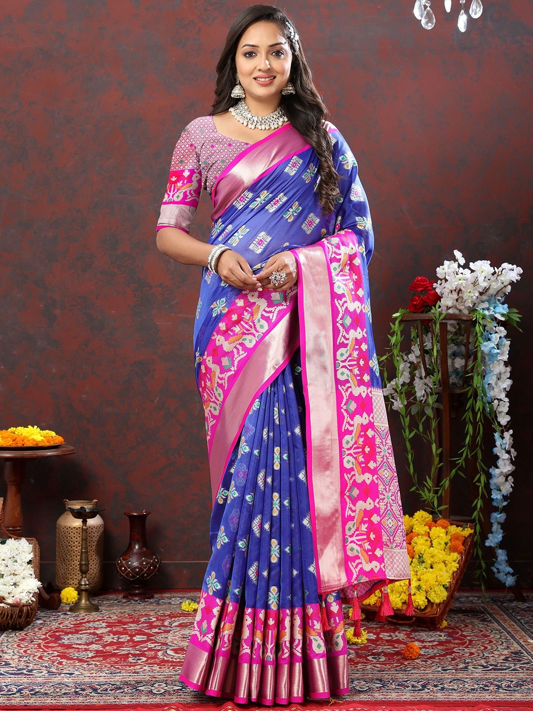 

DIVASTRI Woven Design Zari Organza Patola Saree, Navy blue