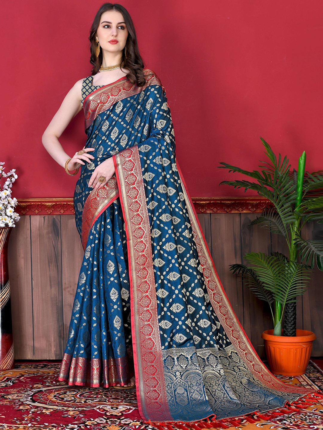 

DIVASTRI Ethnic Motifs Woven Design Zari Pure Silk Patola Saree, Navy blue