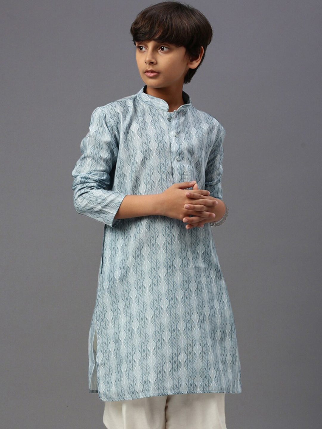 

YK Boys Ethnic Motif Printed Mandarin Collar Straight Kurta, Blue