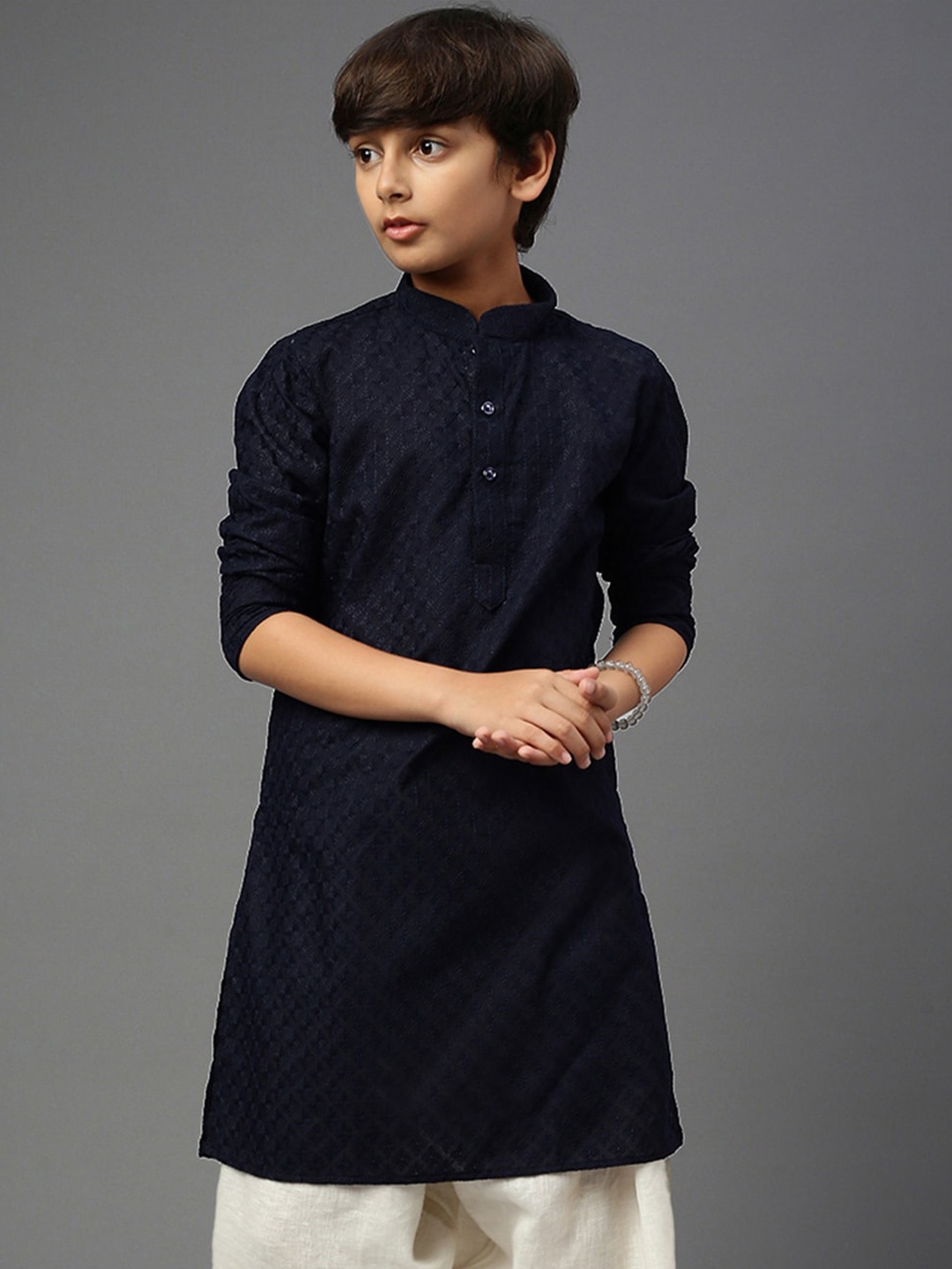 

YK Boys Ethnic Motif Chikankari Embroidered Straight Kurta, Navy blue