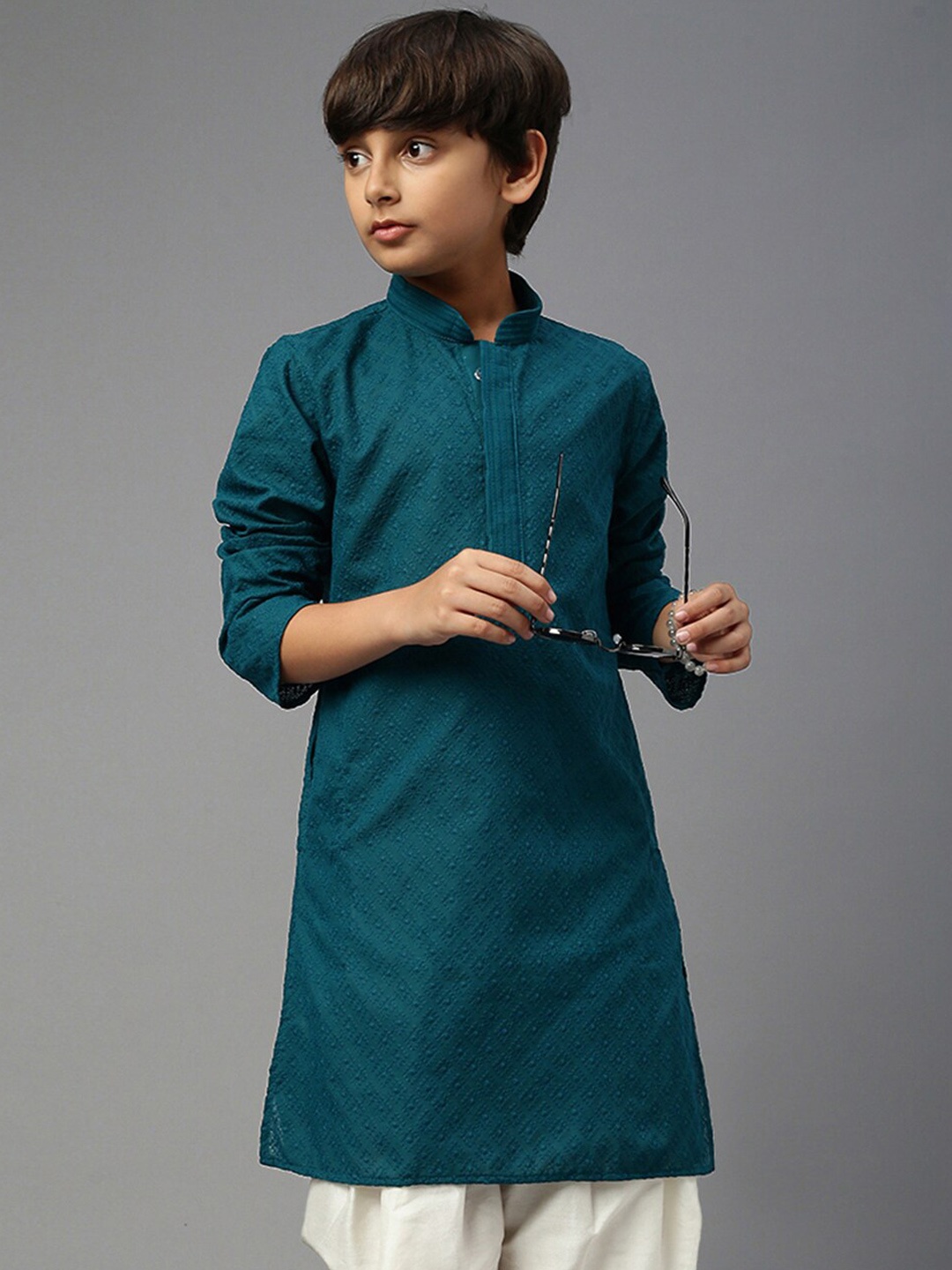 

YK Boys Ethnic Motifs Embroidered Chikankari Cotton Kurta, Green