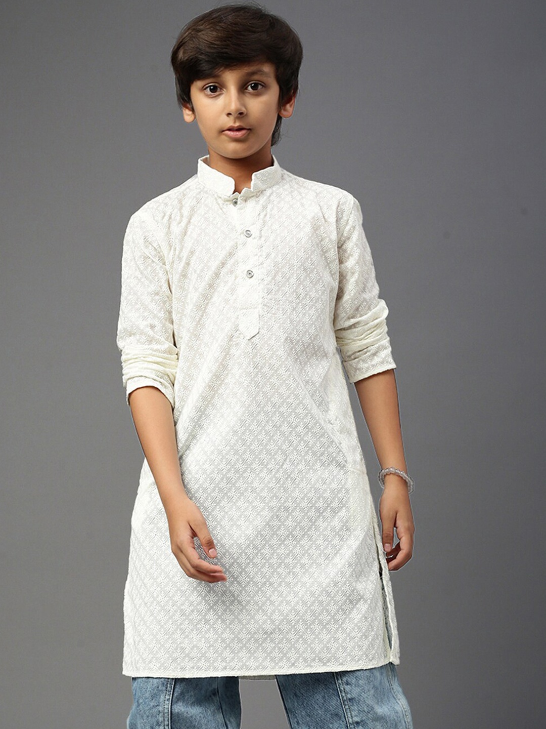 

YK Boys Ethnic Motif Chikankari Embroidered Straight Kurta, Off white