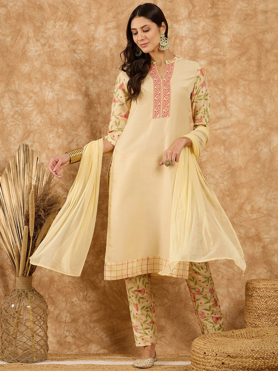 

ZIYAA Floral Printed Regular Kurta with Trousers & With Dupatta, Cream