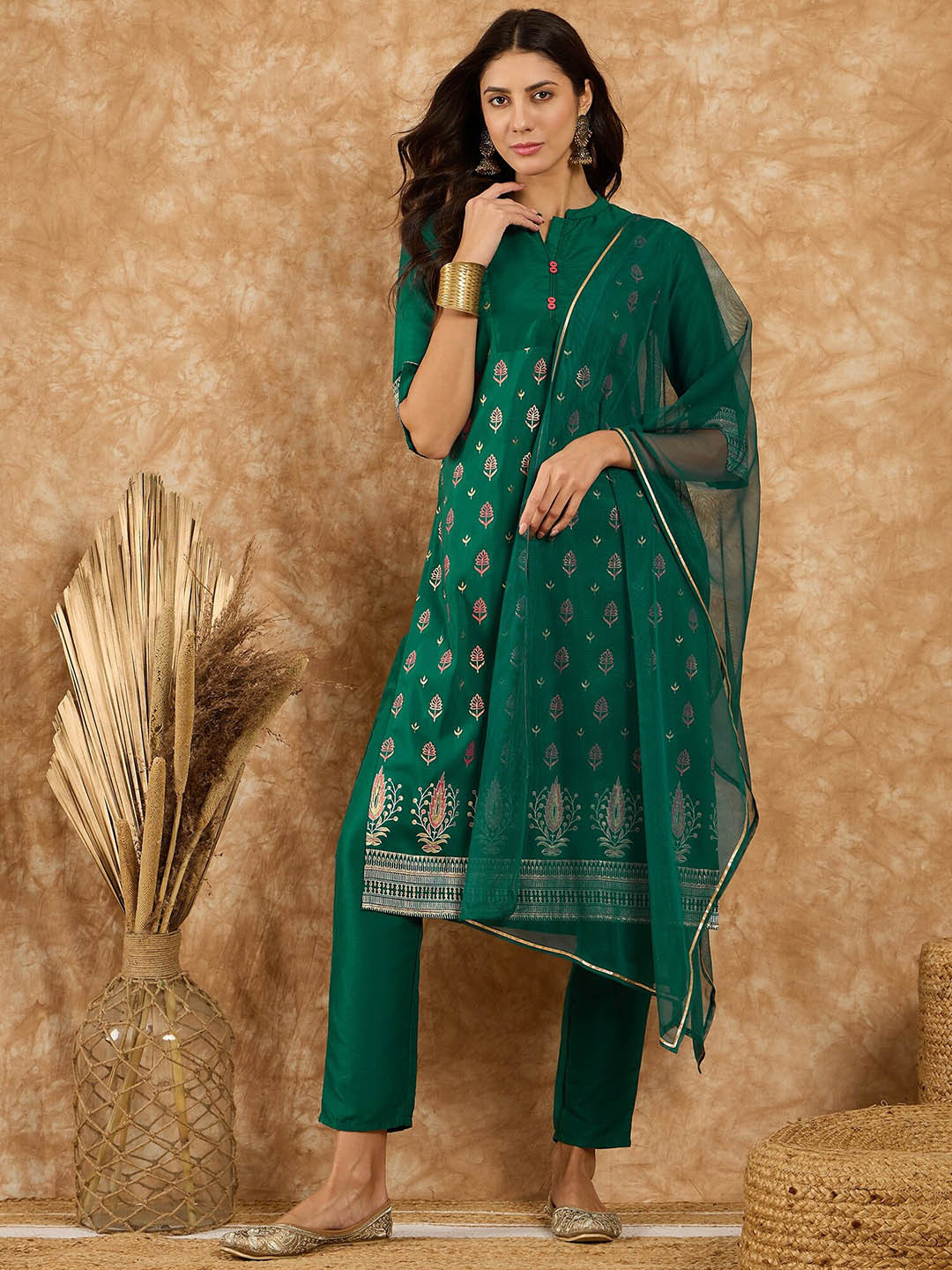 

ZIYAA Green Floral Printed Regular Straight Kurta With Trousers & Dupatta