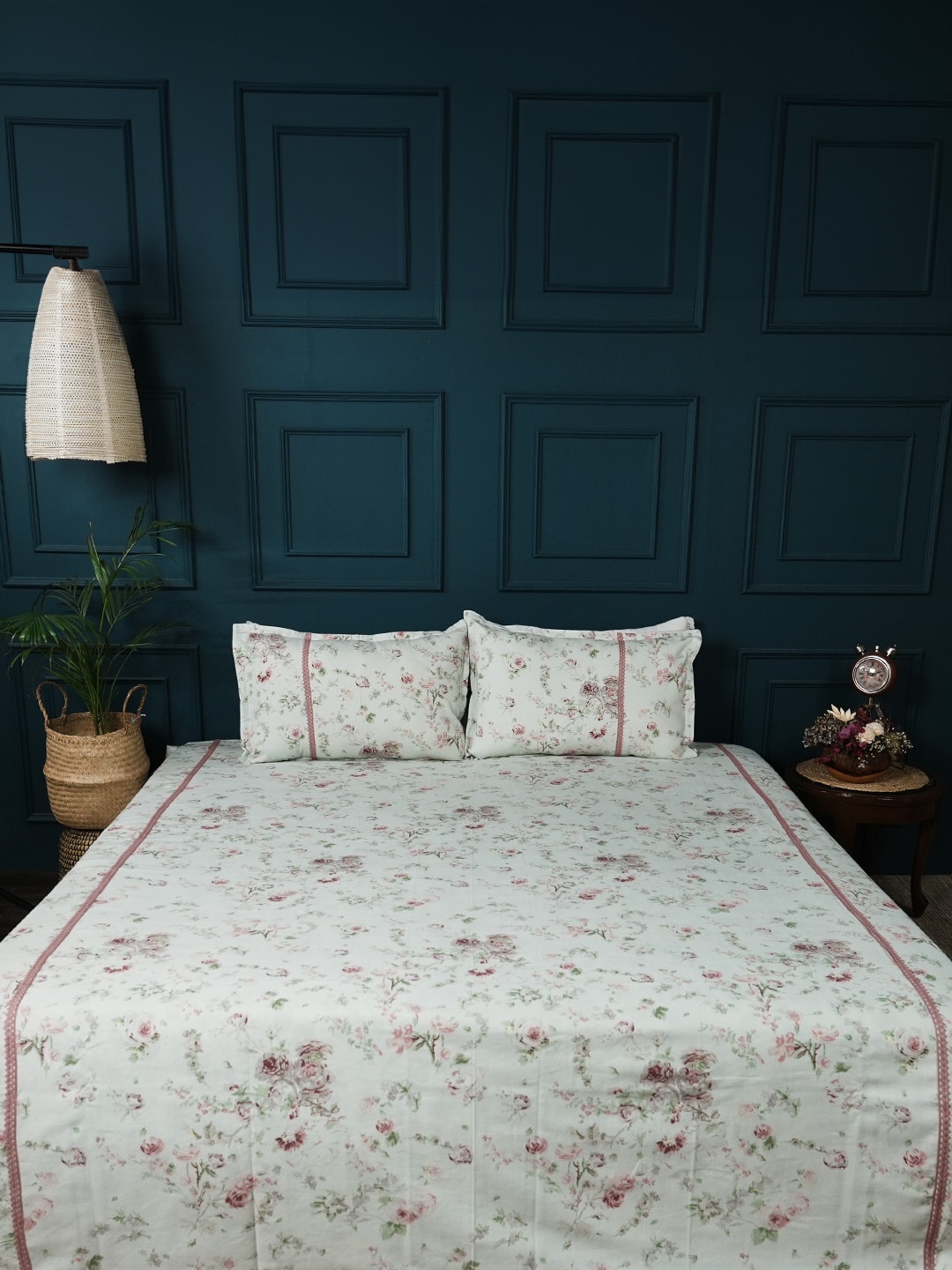 

Amora 3 Pieces Green & Pink Floral Printed Cotton Bed Cover & 2 Pillow Covers