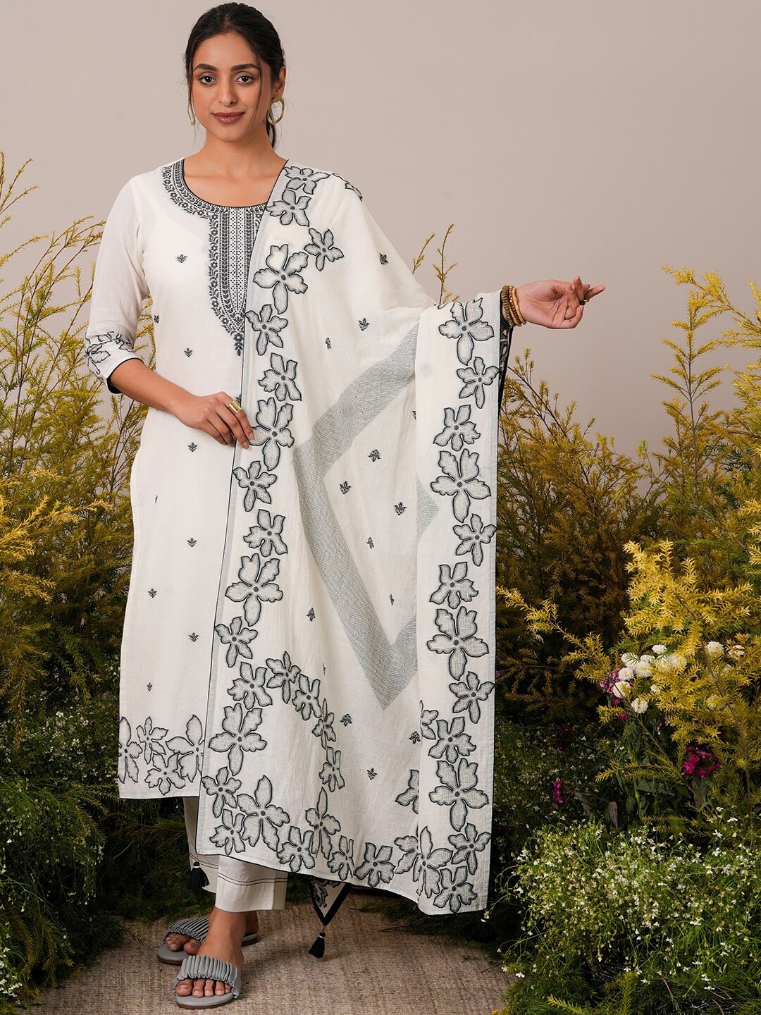 

Libas Floral Regular Pure Cotton Kurta with Trousers & Dupatta, Off white