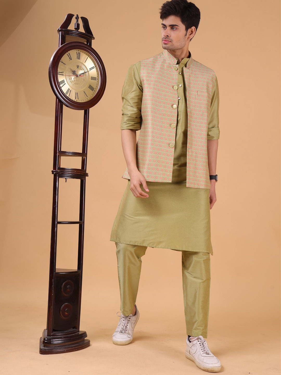 

SHIWAM ETHNIX Ethnic Motifs Mandarin Collar Long Sleeves Kurta with Pyjamas, Green