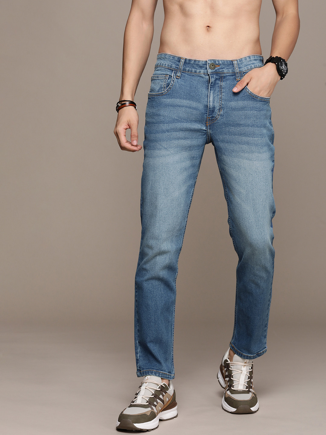 

Roadster Men Slim Fit Light Fade Stretchable Jeans, Blue