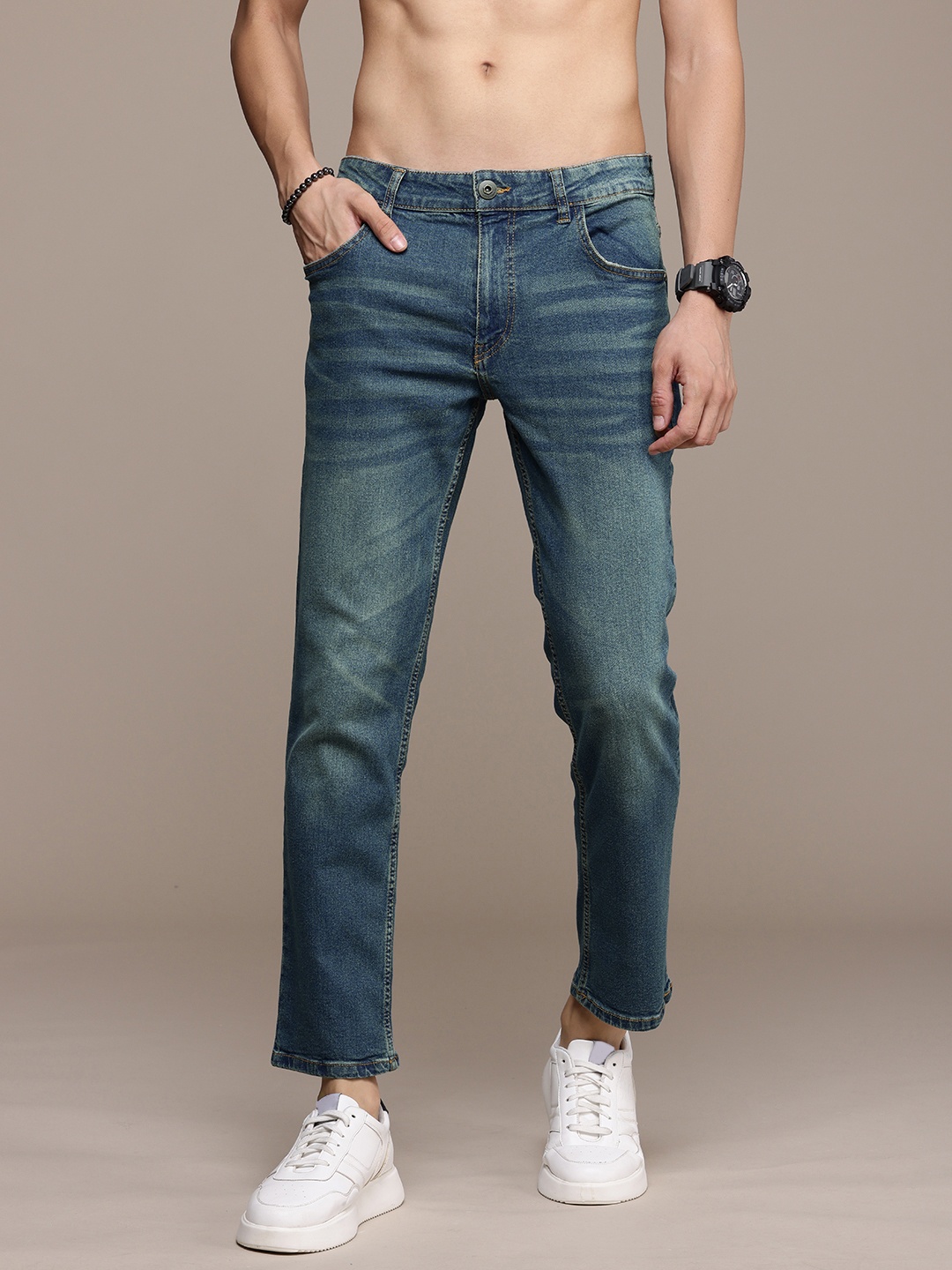 

Roadster Men Slim Fit Light Fade Stretchable Jeans, Blue