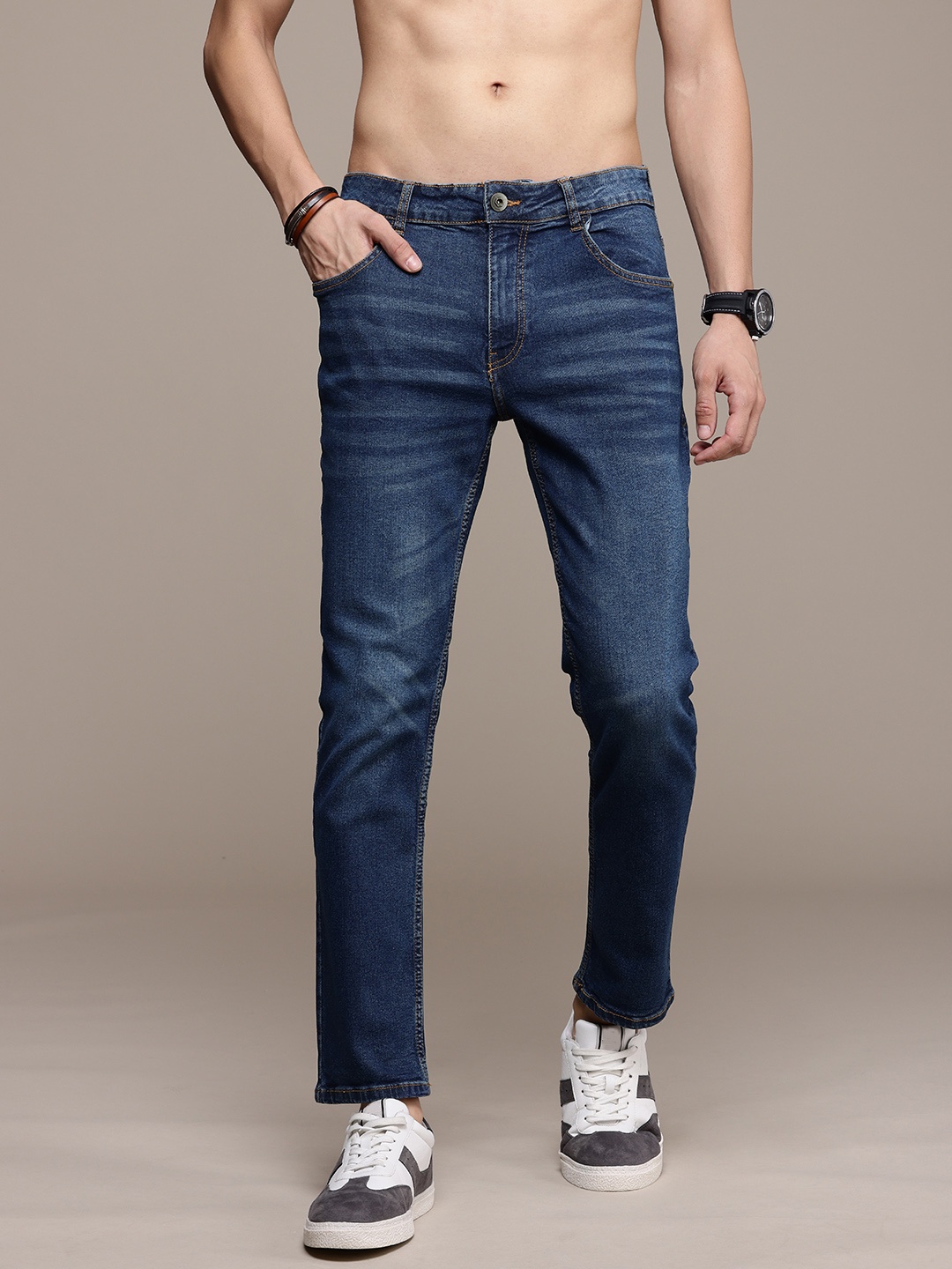 

Roadster Men Slim Fit Light Fade Stretchable Jeans, Navy blue