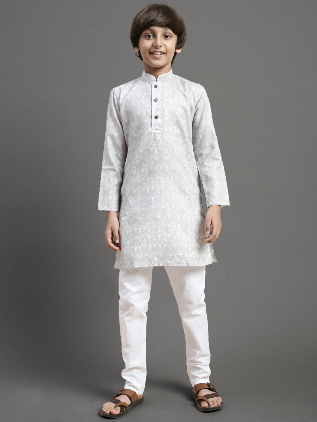 

YK Boys Ethnic Motifs Printed Mandarin Collar Straight Kurta with Pyjamas, Silver