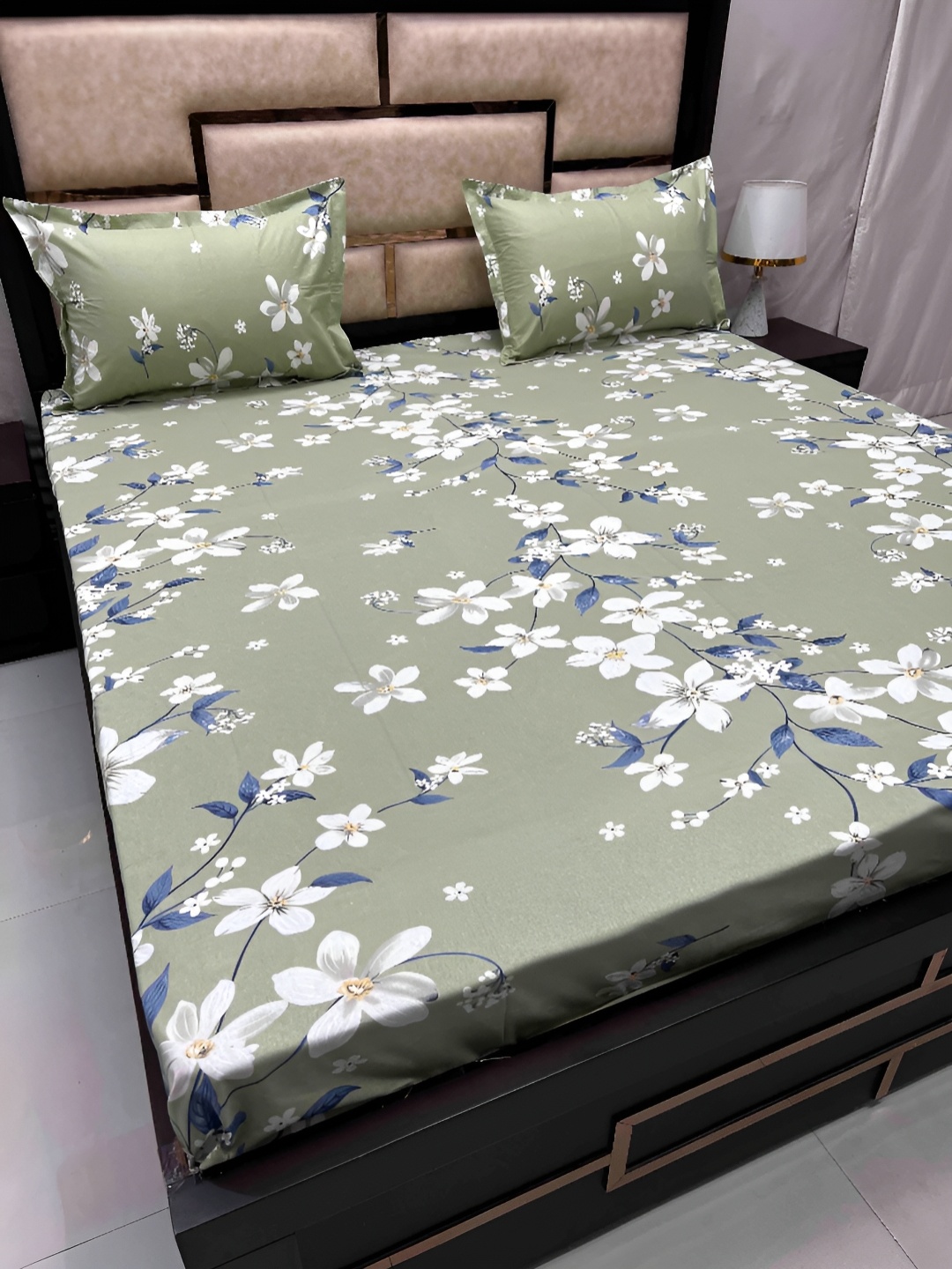 

Pure Decor Green Floral Printed 260 TC Pure Cotton Queen Bedsheet with 2 Pillow Covers