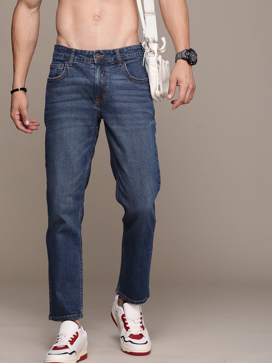 

Roadster Men Slim Fit Light Fade Stretchable Jeans, Blue