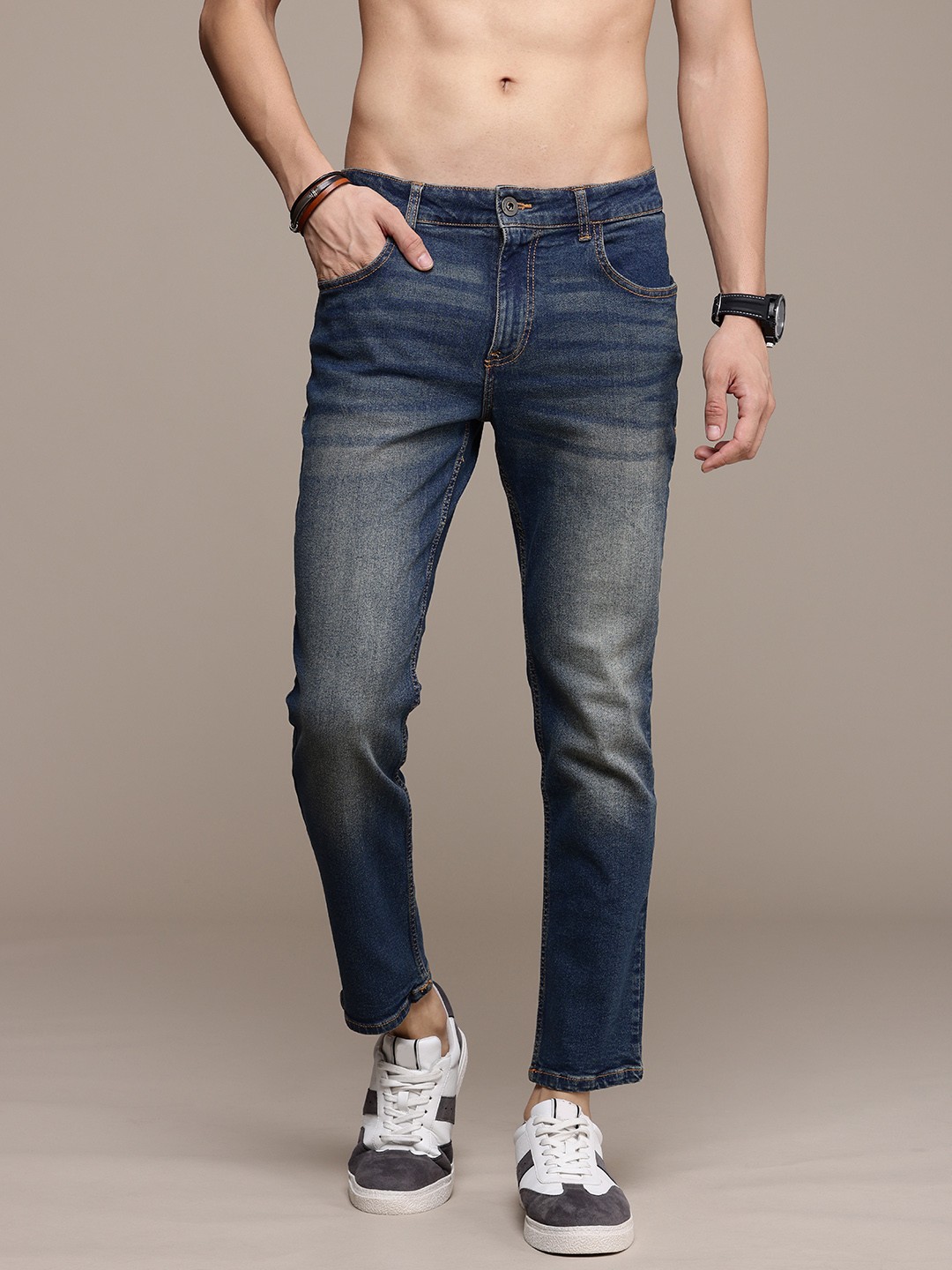 

Roadster Men Slim Fit Light Fade Stretchable Jeans, Na