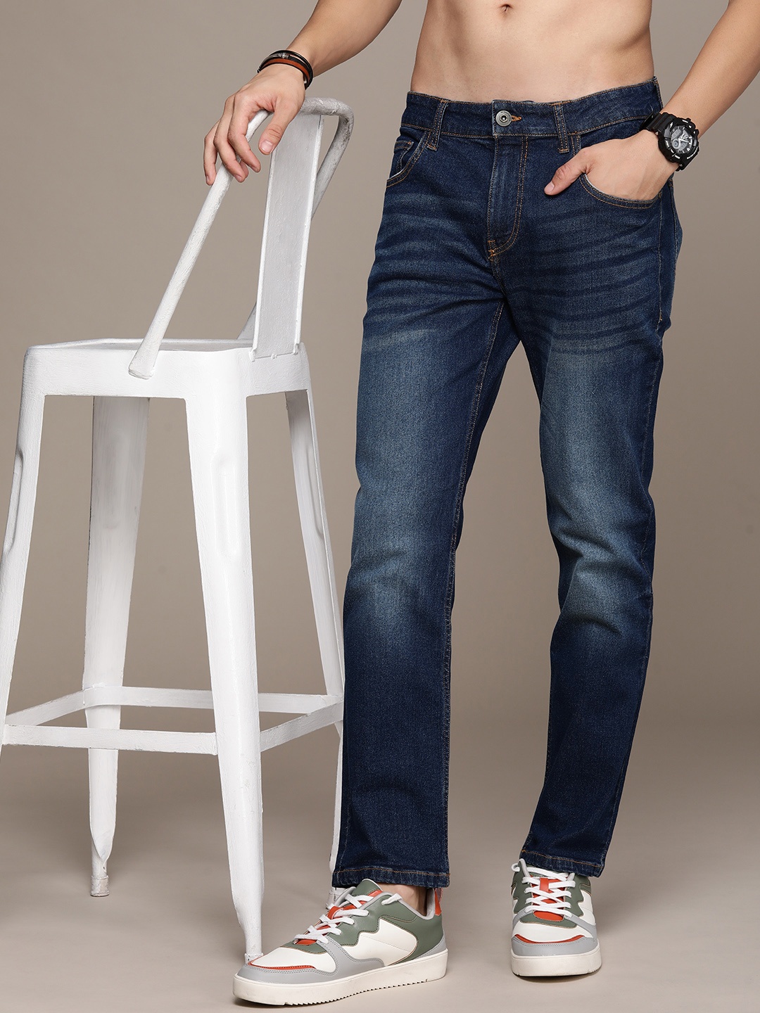 

Roadster Men Slim Fit Light Fade Stretchable Jeans, Navy blue