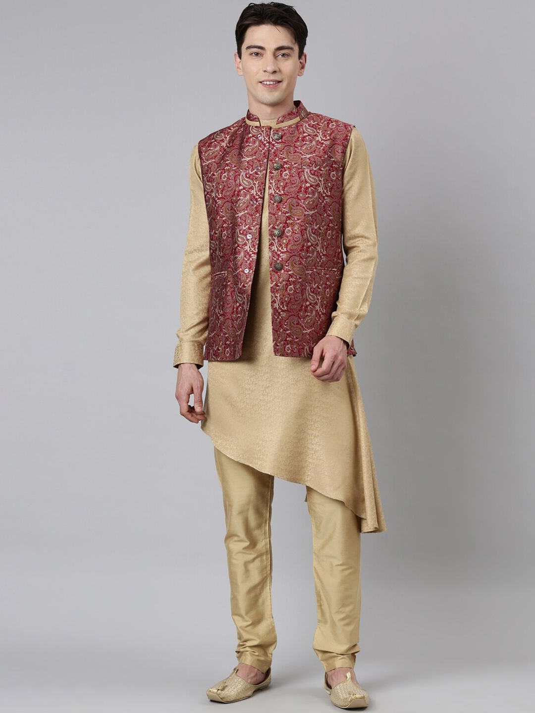 

TheEthnic.Co Mandarin Collar Long Sleeves Angrakha Kurta with Trousers, Red