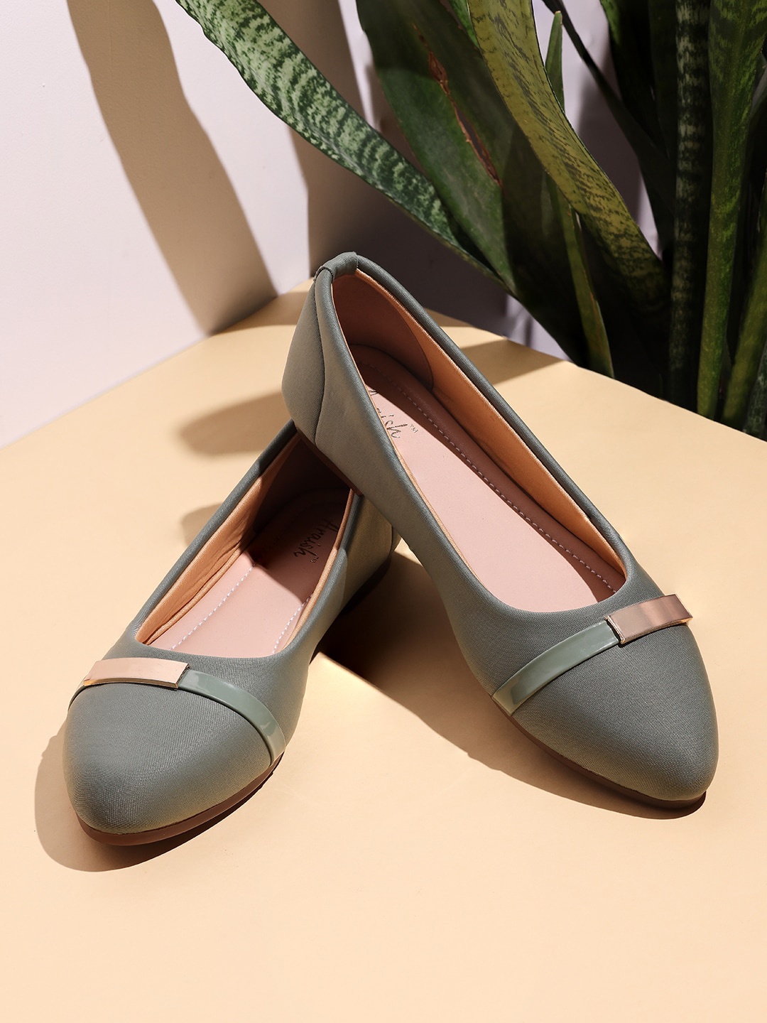

ARAISH Embellished Lightweight Ballerinas, Green