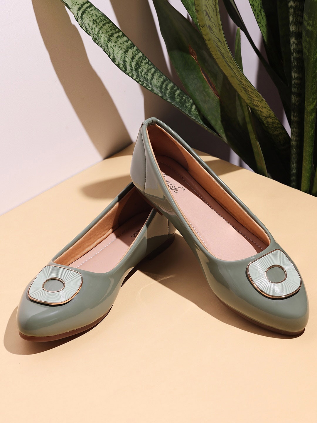

ARAISH Embellished Lightweight Ballerinas, Green