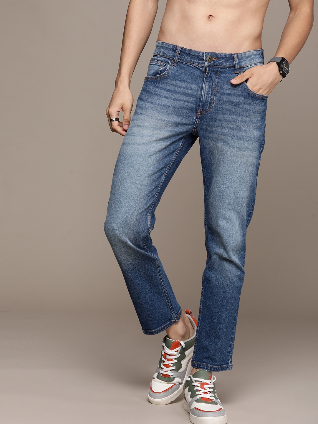 

Roadster Men Slim Fit Light Fade Stretchable Jeans, Blue