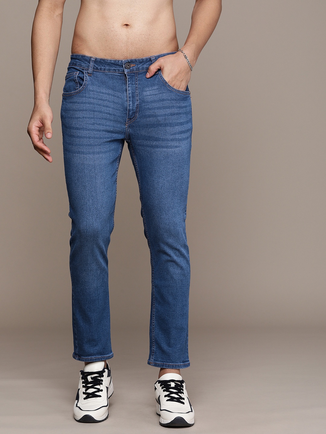 

Roadster Men Slim Fit Light Fade Stretchable Jeans, Blue