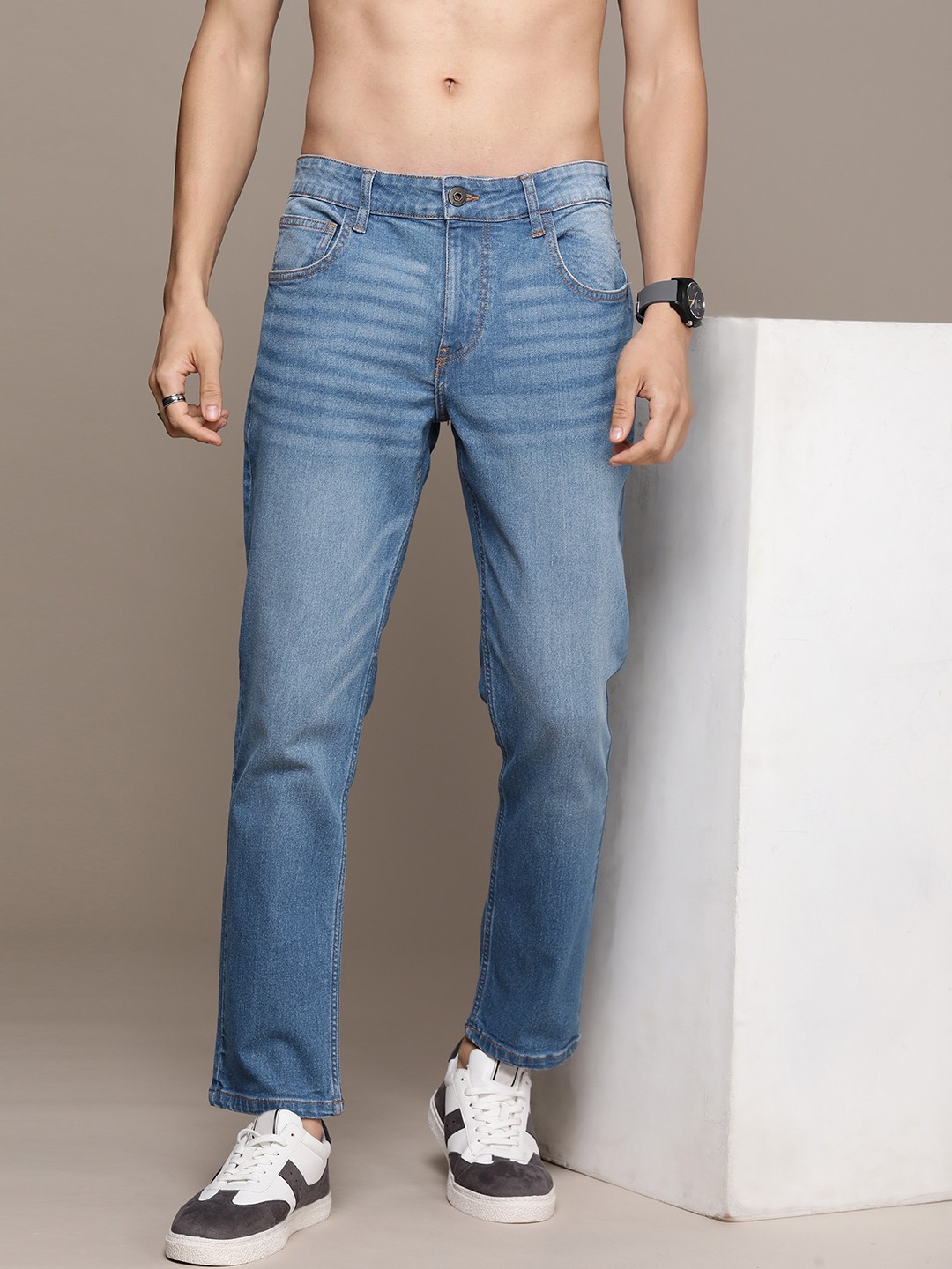

Roadster Men Slim Fit Light Fade Stretchable Jeans, Blue