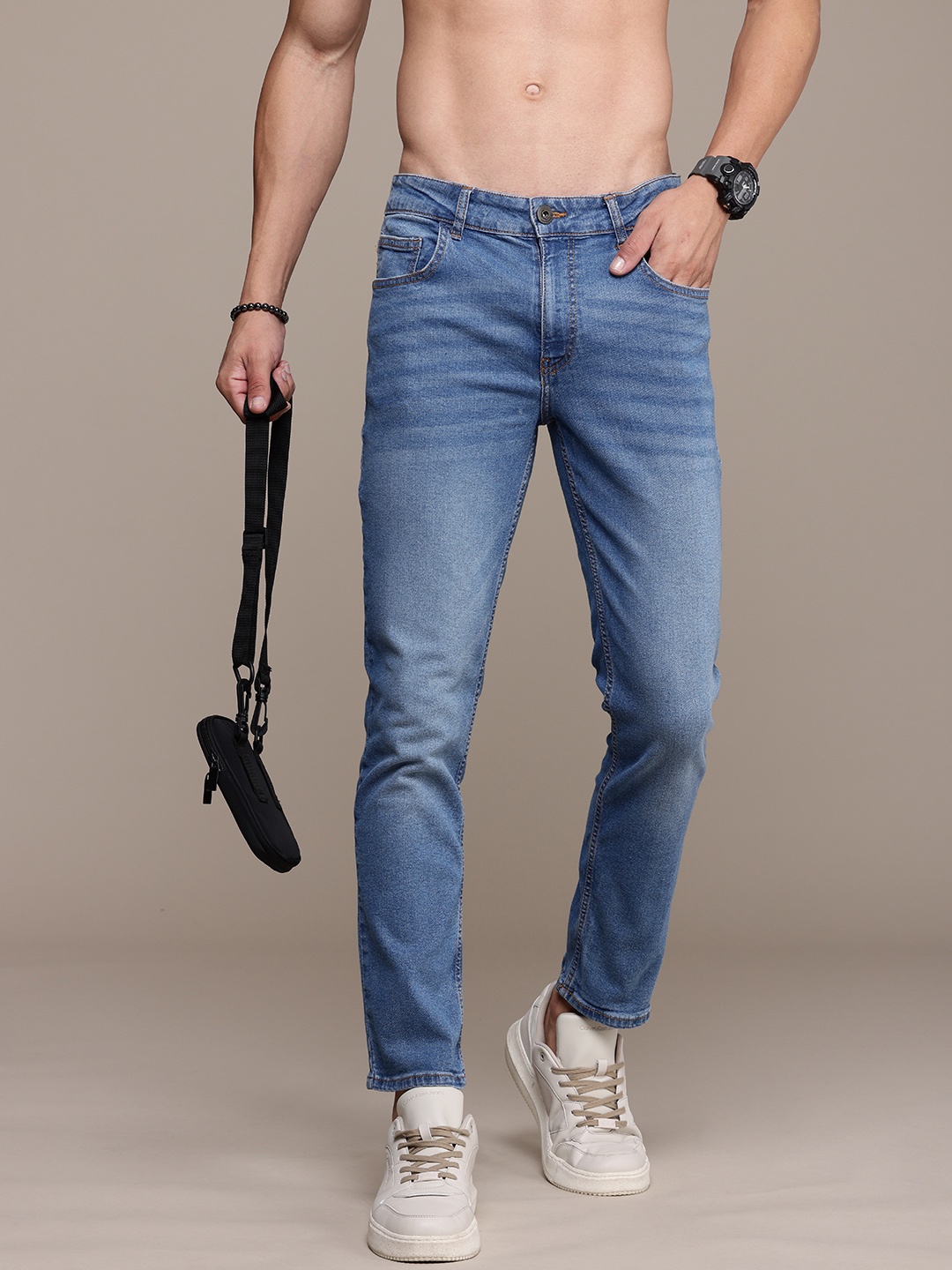 

Roadster Men Slim Fit Light Fade Stretchable Jeans, Blue