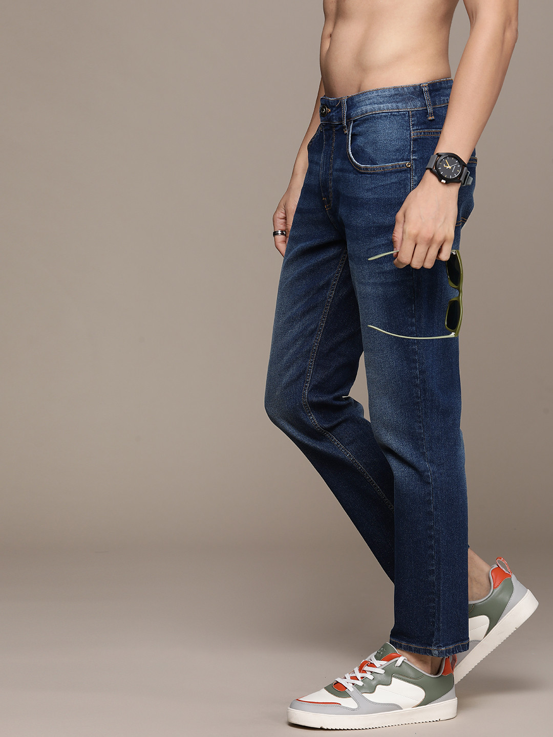 

Roadster Men Slim Fit Light Fade Stretchable Jeans, Navy blue