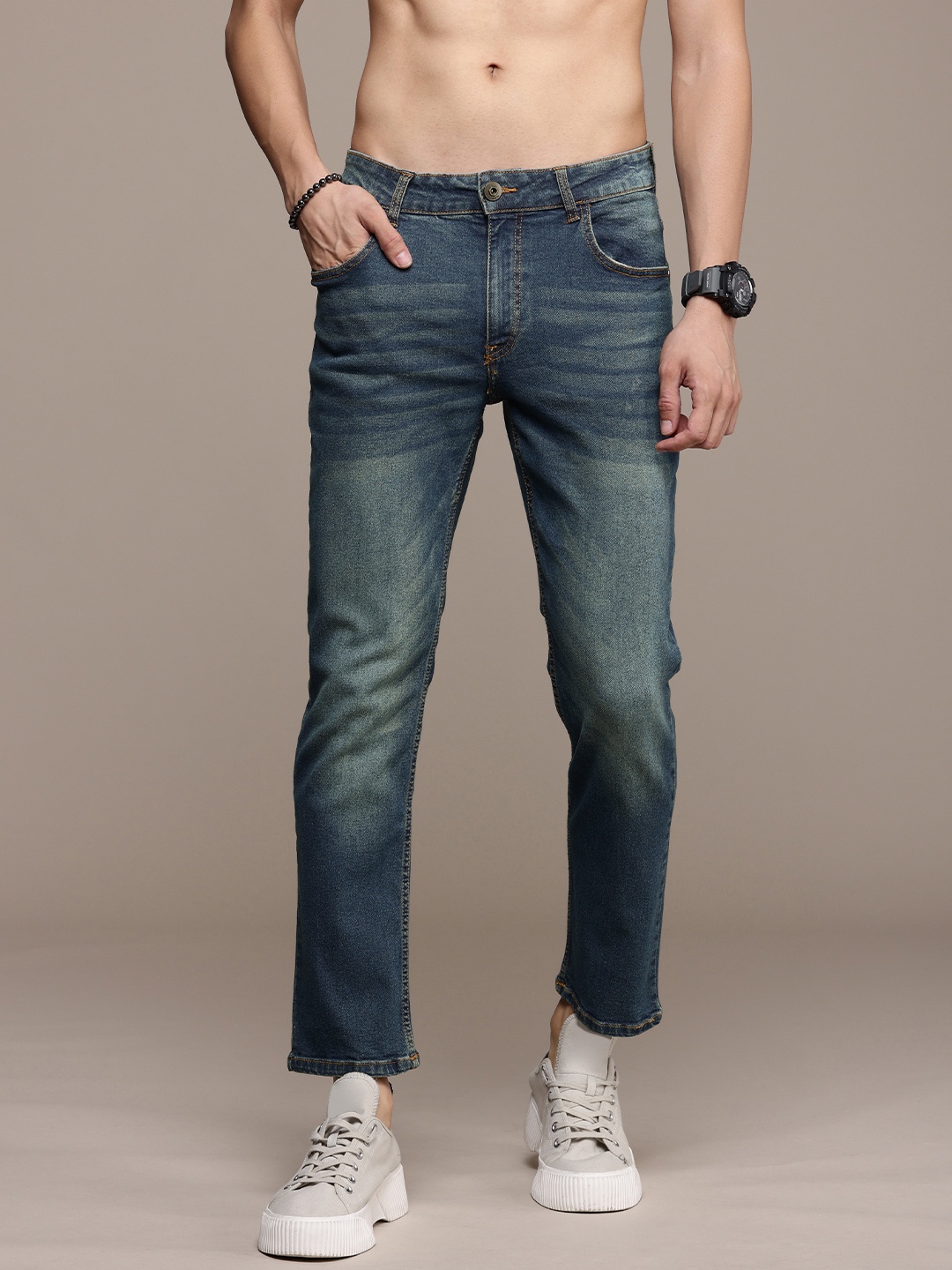 

Roadster Men Slim Fit Light Fade Stretchable Jeans, Navy blue