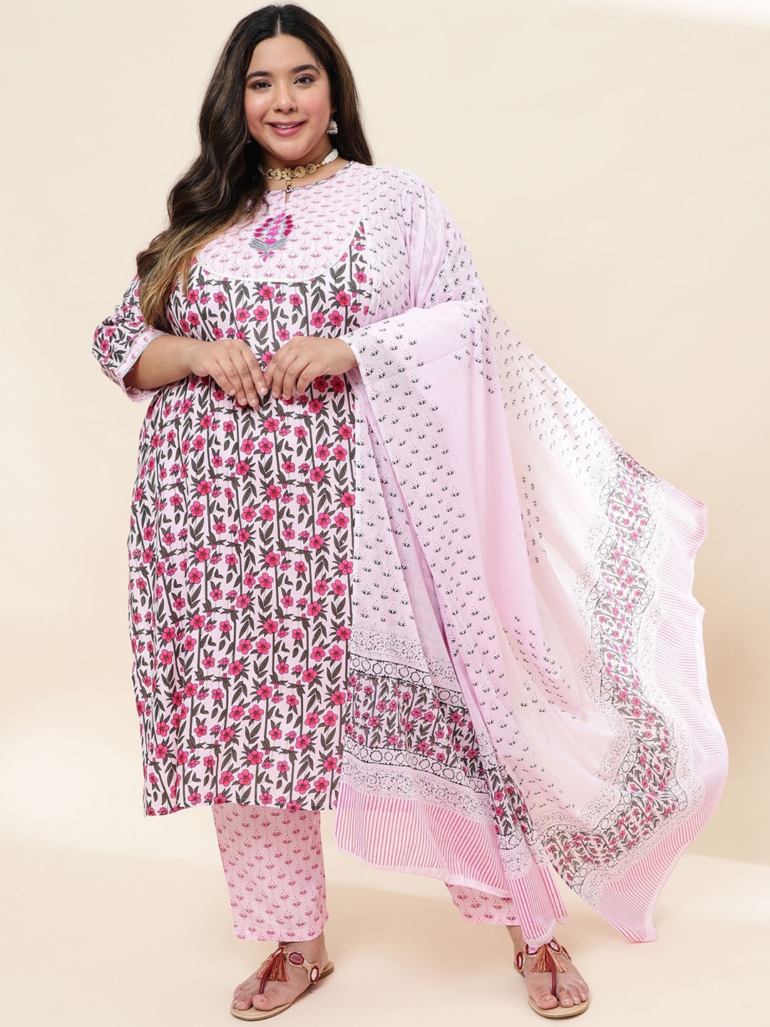 

Sringam Round Neck Floral Embroidered Regular Thread Work Kurta Set, Pink