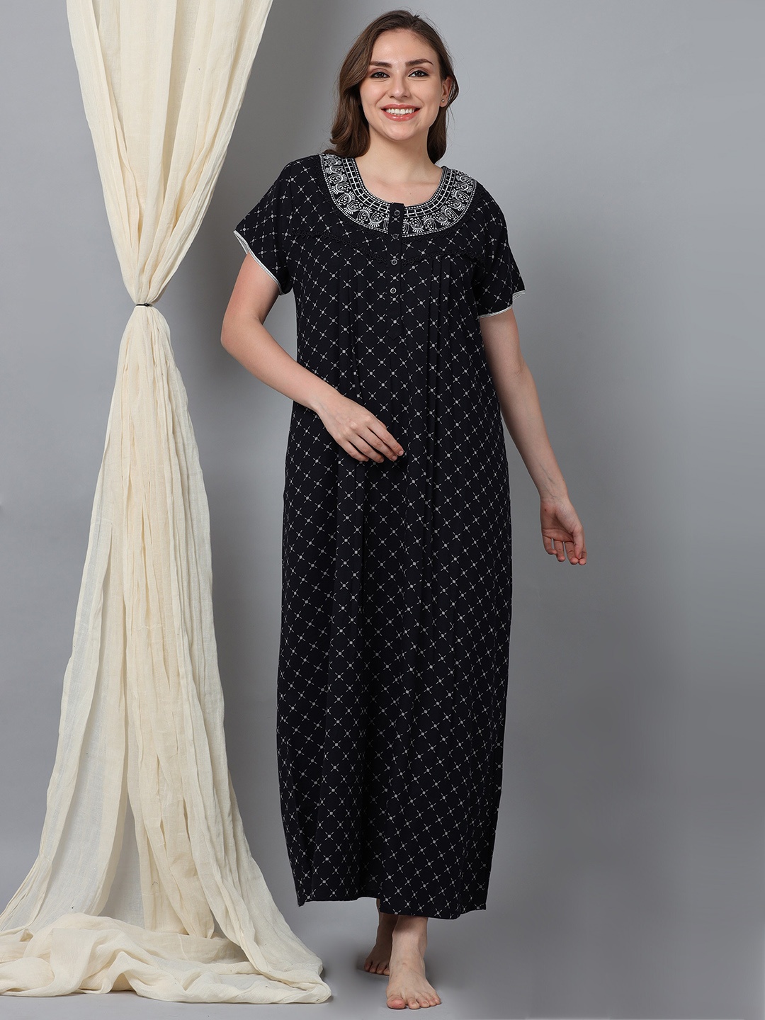 

9shines Label Printed Maxi Nightdress, Black