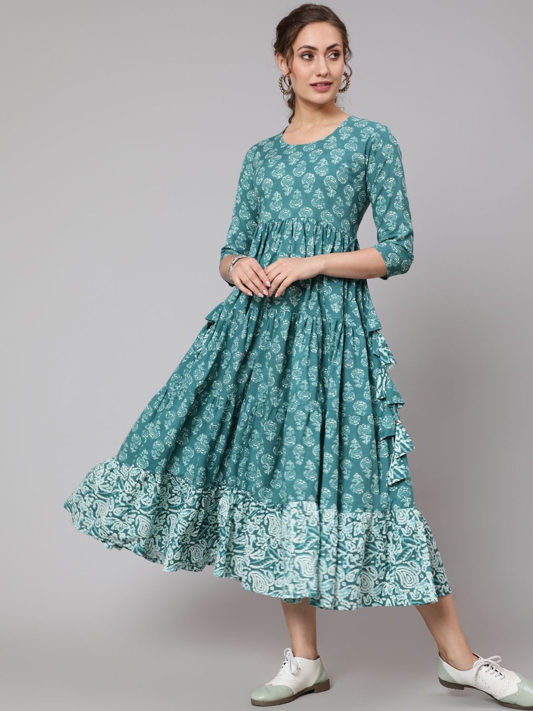 

GLAM ROOTS Floral Printed Round Neck Three-Quarter Sleeves Anarkali Tiered Kurta, Green