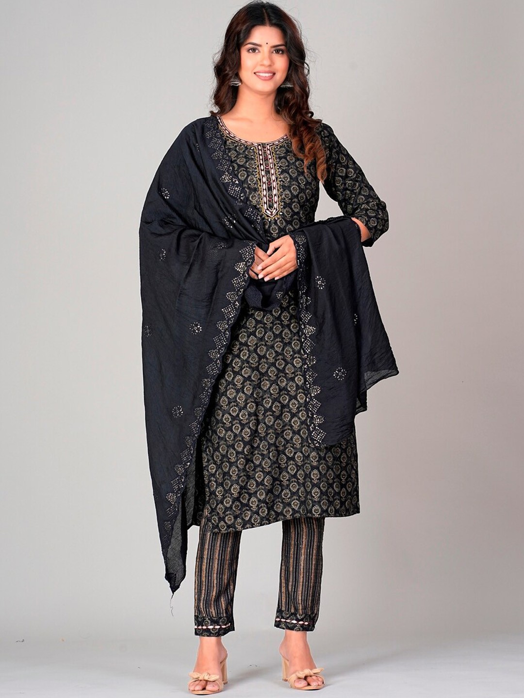 

DARIAN Ethnic Motifs Printed Regular Thread Work Kurta with Trousers & Dupatta, Grey
