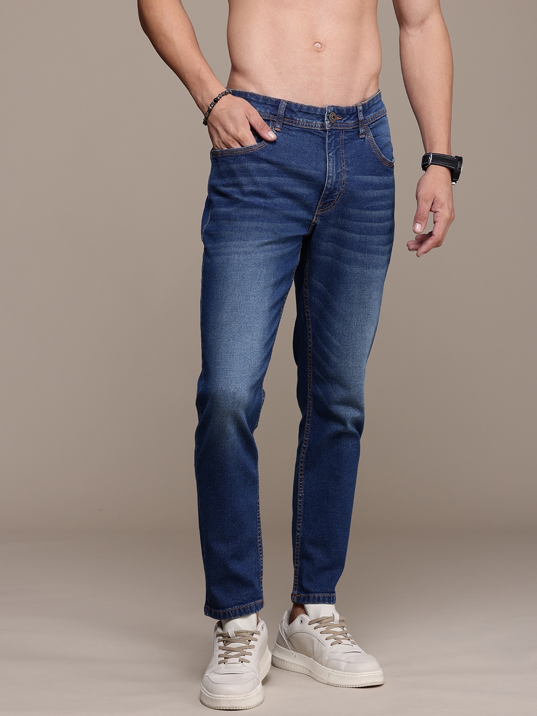 

Roadster Men Relaxed Fit Light Fade Stretchable Jeans, Navy blue