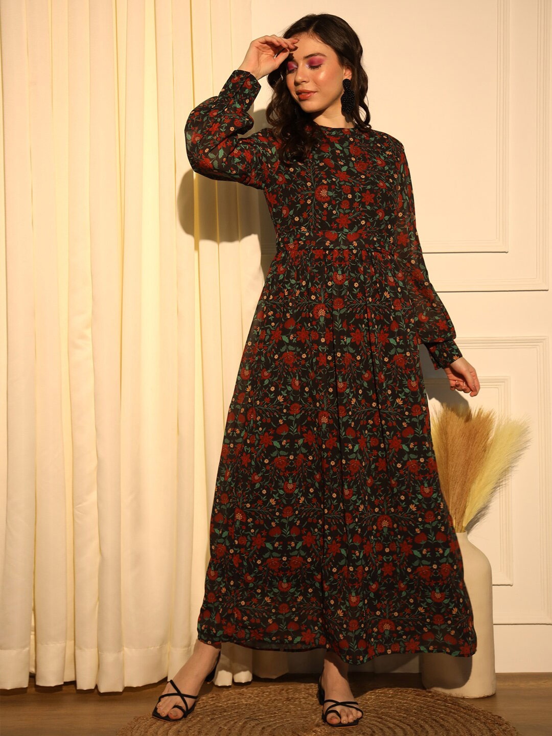 

BELAVINE Floral Print Round Neck Long Sleeves Opaque Maxi Dress, Black