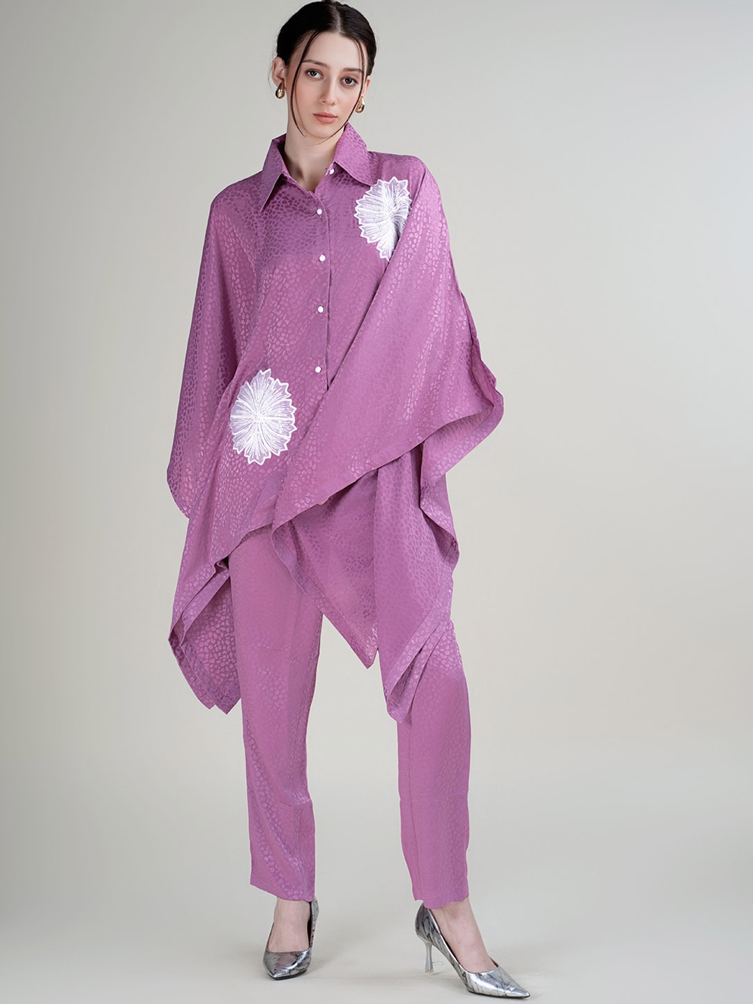 

HOUSE OF MIRA Self Design Flared Sleeves Floral Applique Shirt & Trouser, Pink