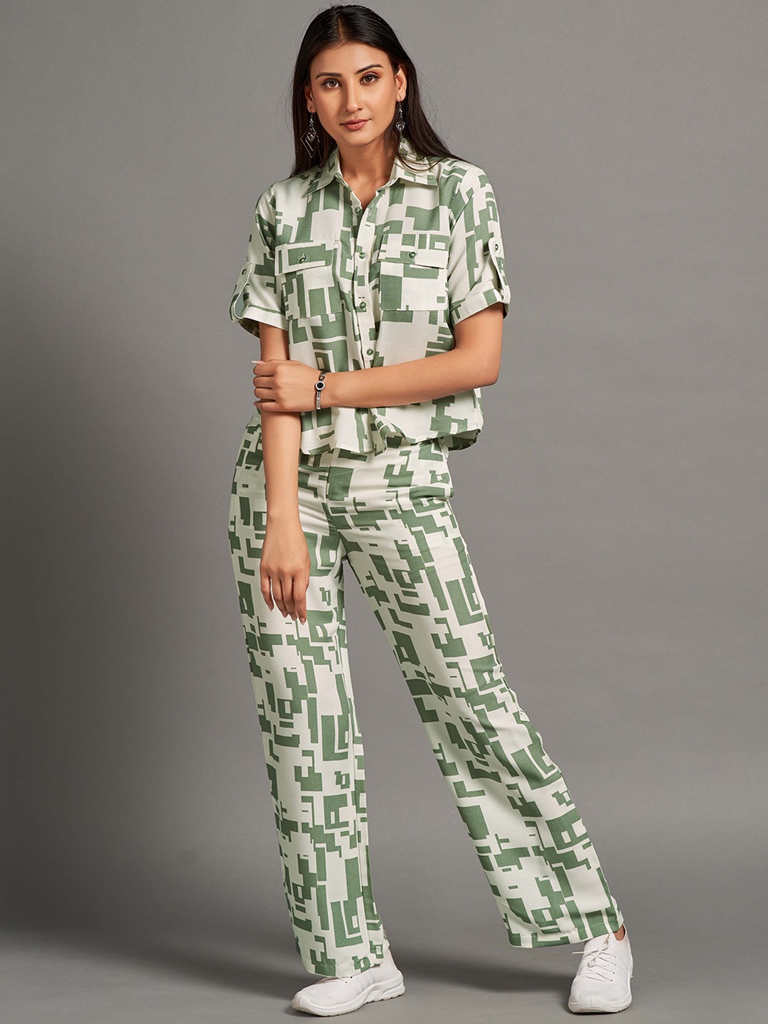 

HOUSE OF MIRA Geometric Printed Roll Up Sleeves Shirt & Trouser, Green