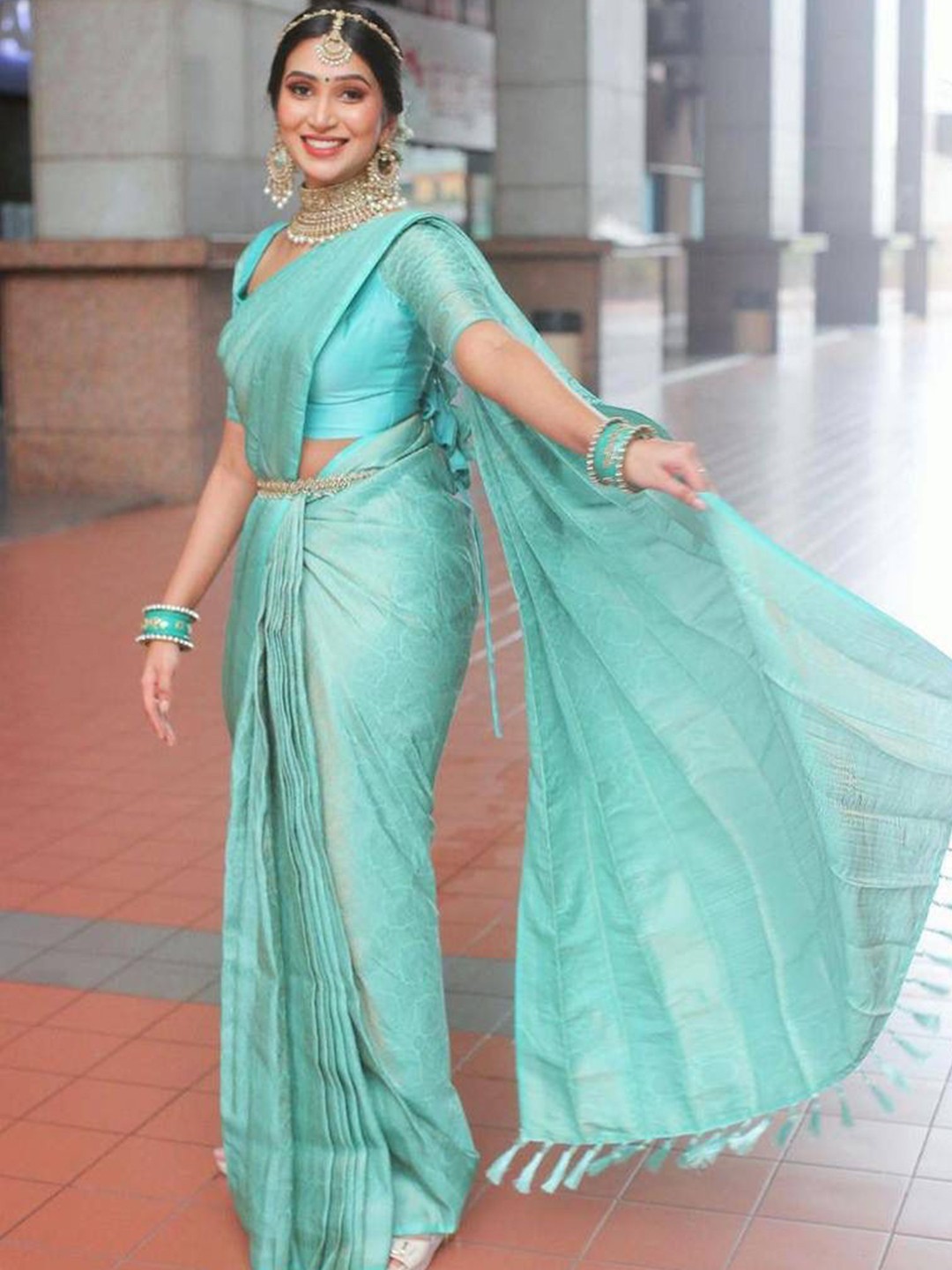 

Naishu Trendz Ethnic Motifs Woven Design Pure Silk Kanjeevaram Zari Saree, Sea green